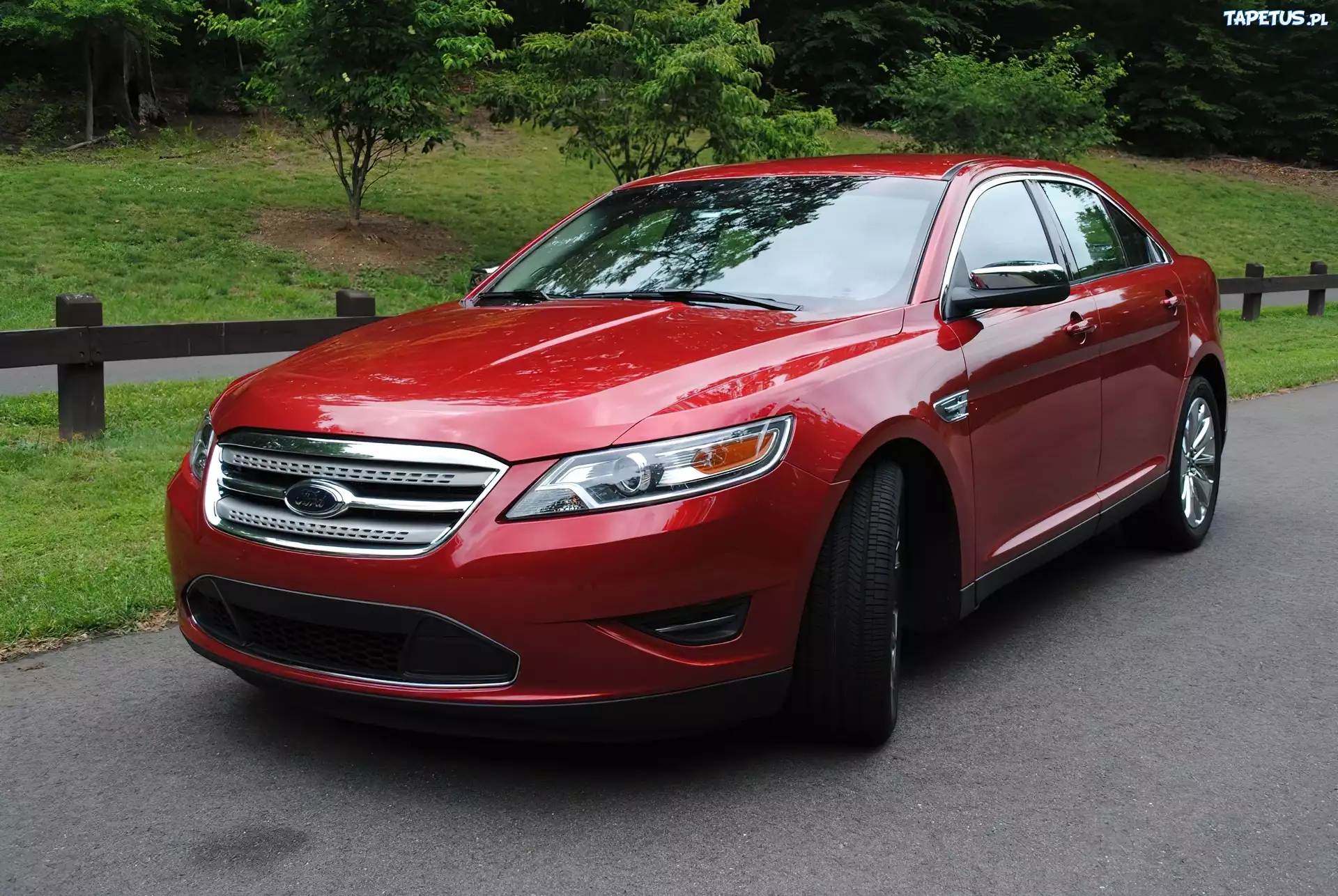 Nowy, Czerwony, Ford Taurus