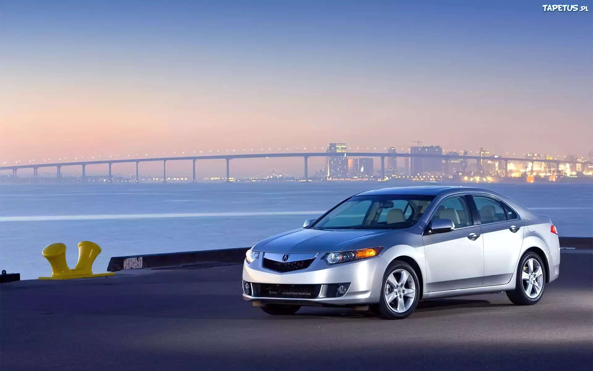Acura TSX, Nabrzeże, Most
