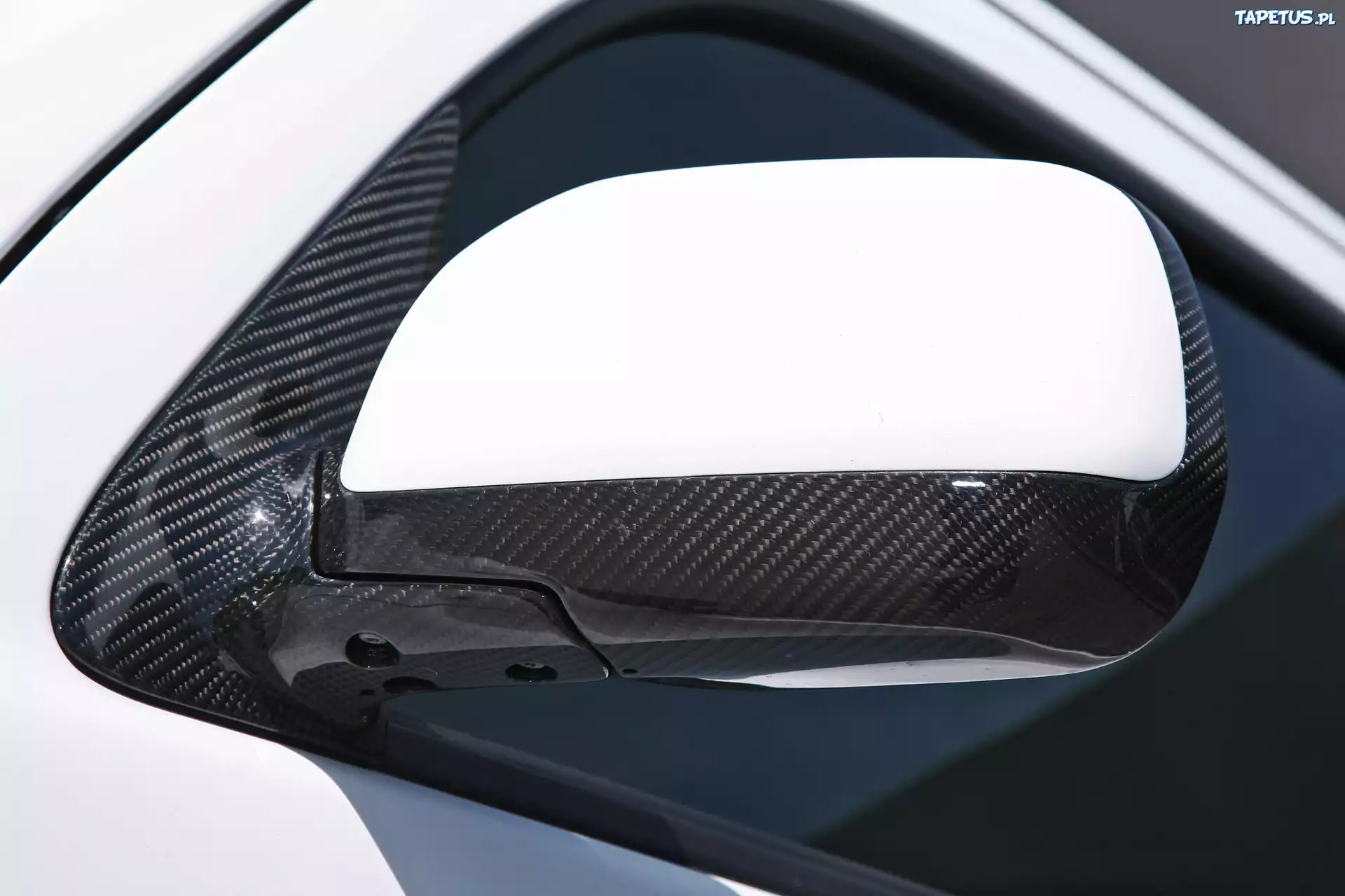 Daihatsu Materia, Lusterko, Carbon