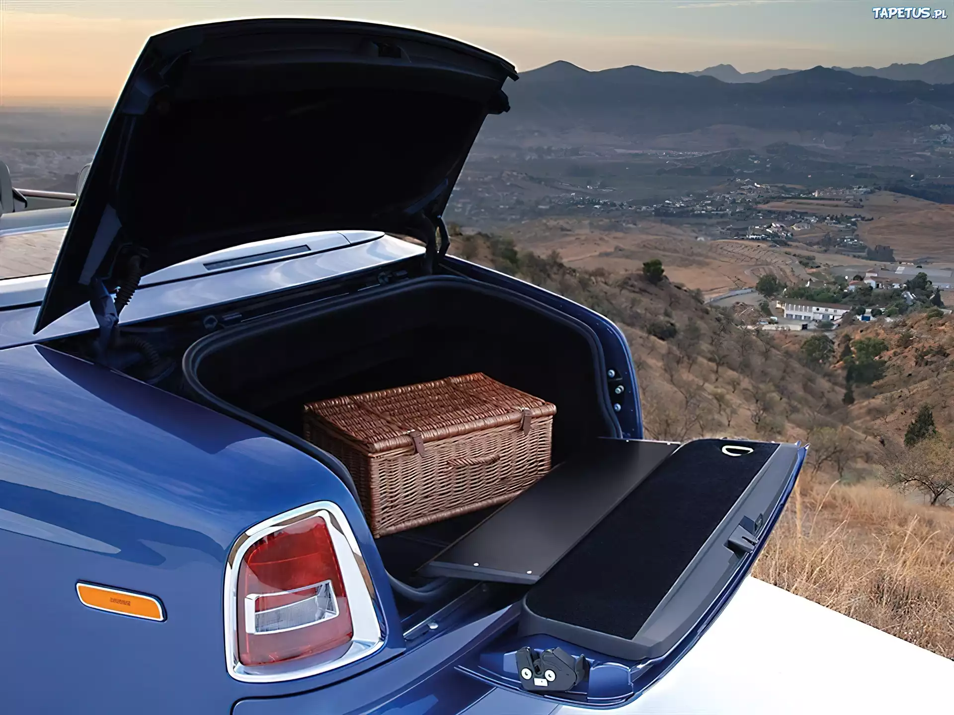Rolls Royce Drophead Coupe, Bagażnik
