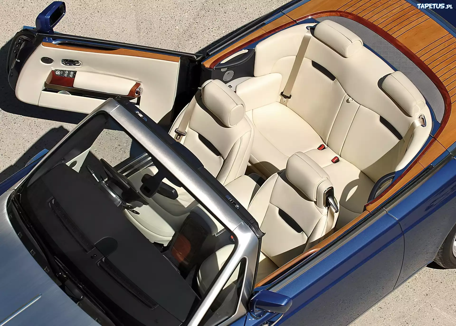 Rolls-Royce Phantom Drophead Coupe, Wnętrze