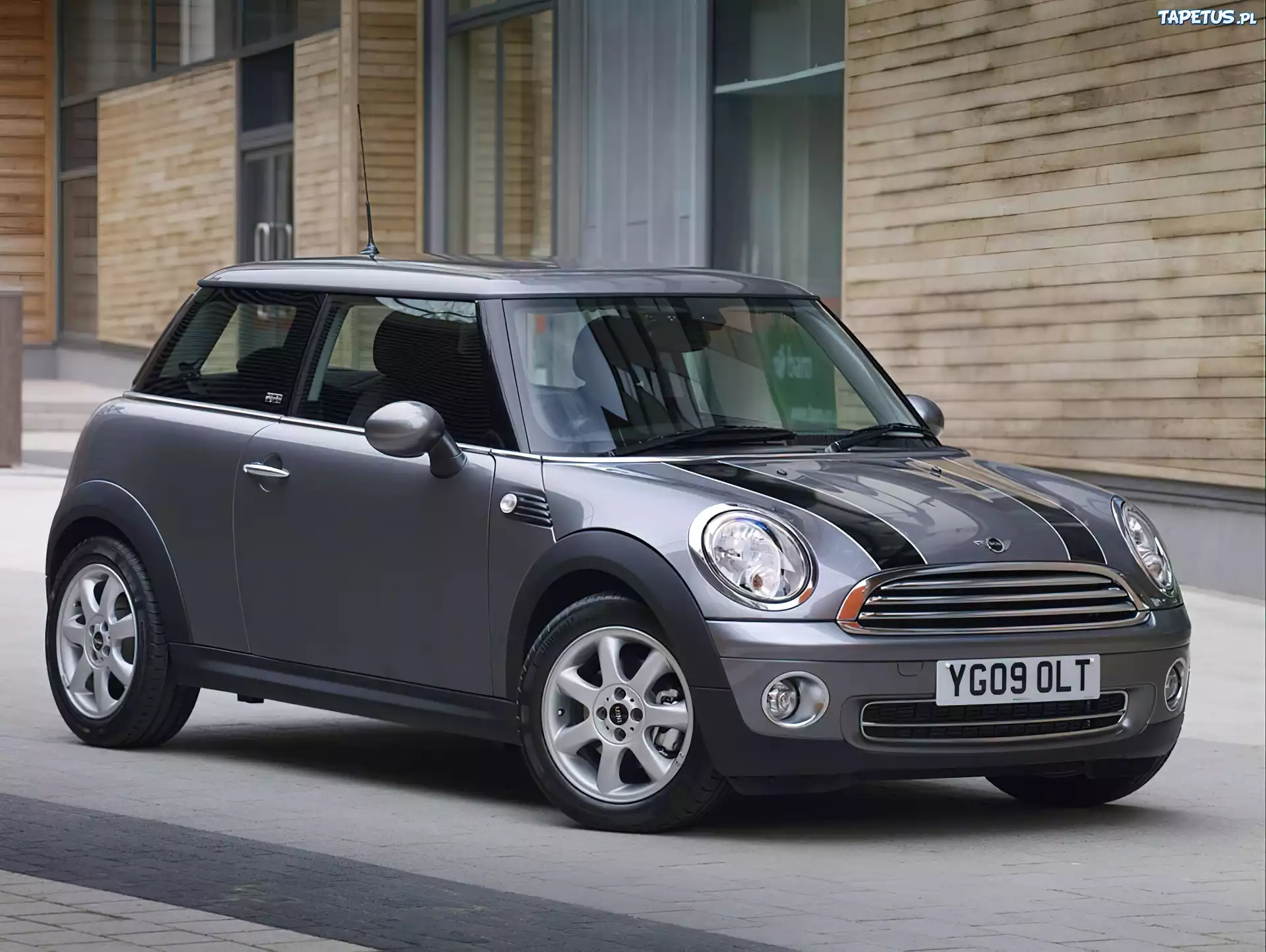 Mini One, Antena, Grill