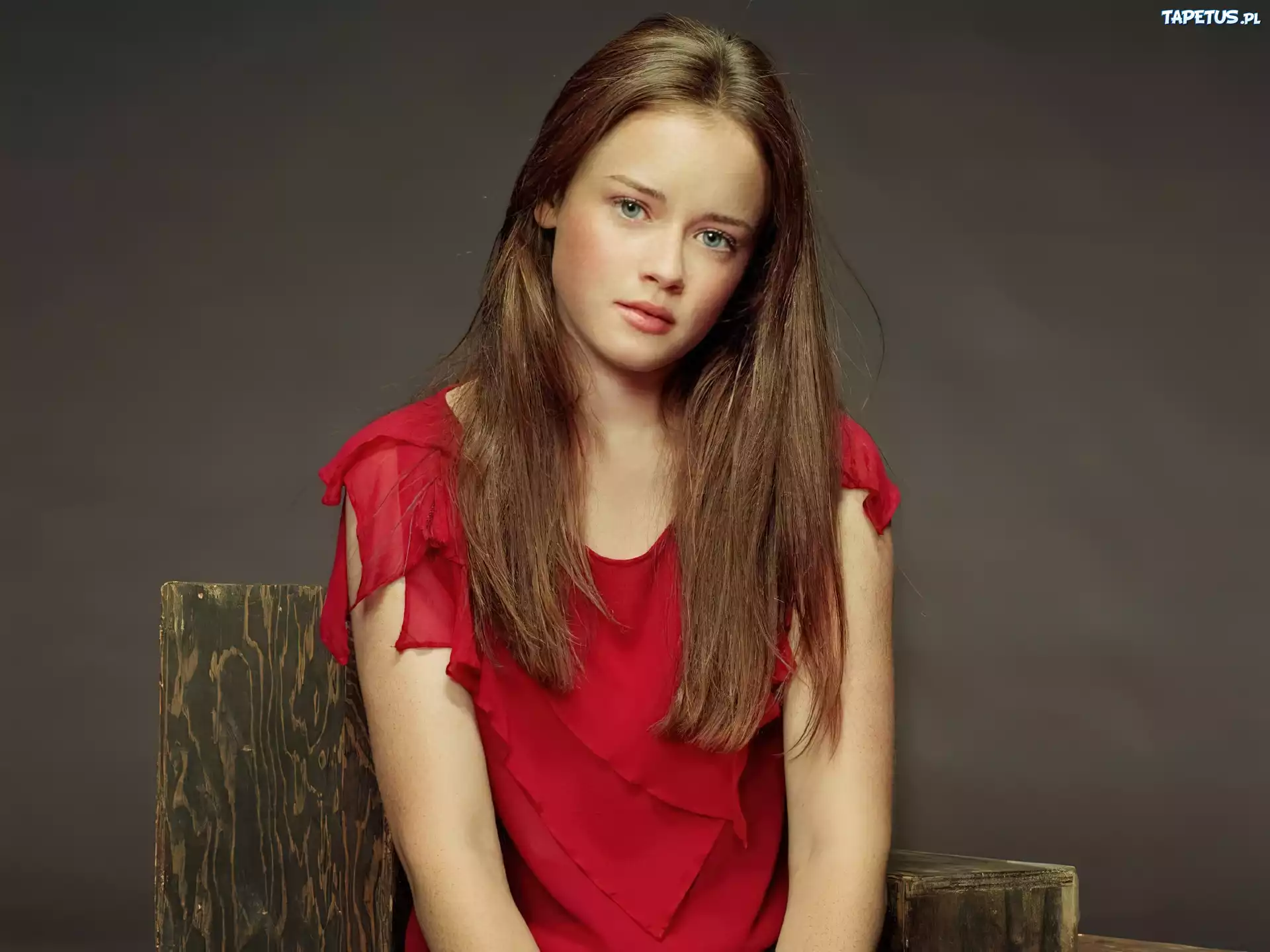 Alexis Bledel, Czerwona Sukienka