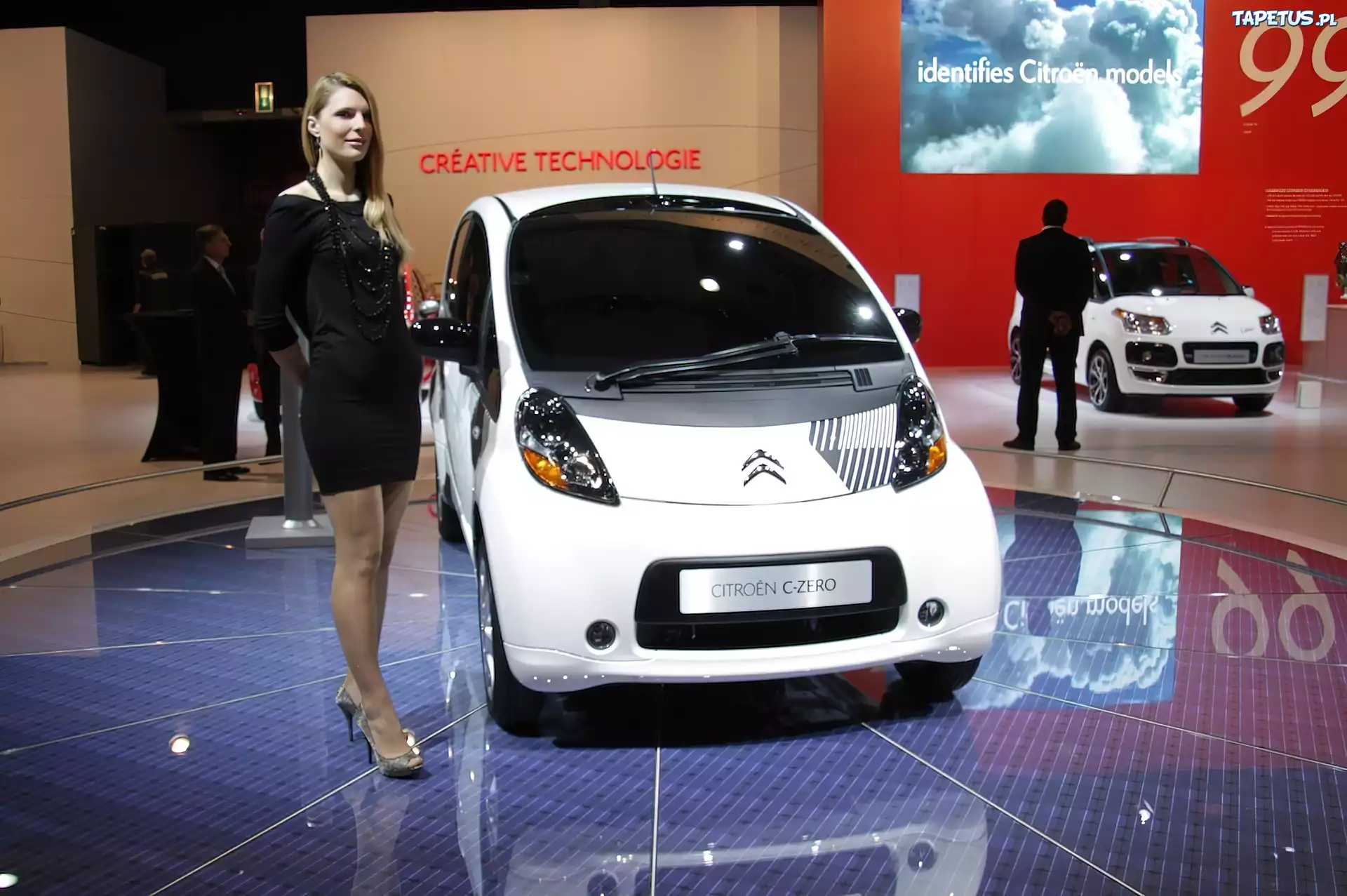 Citroen C-Zero, Modelka, Pokaz