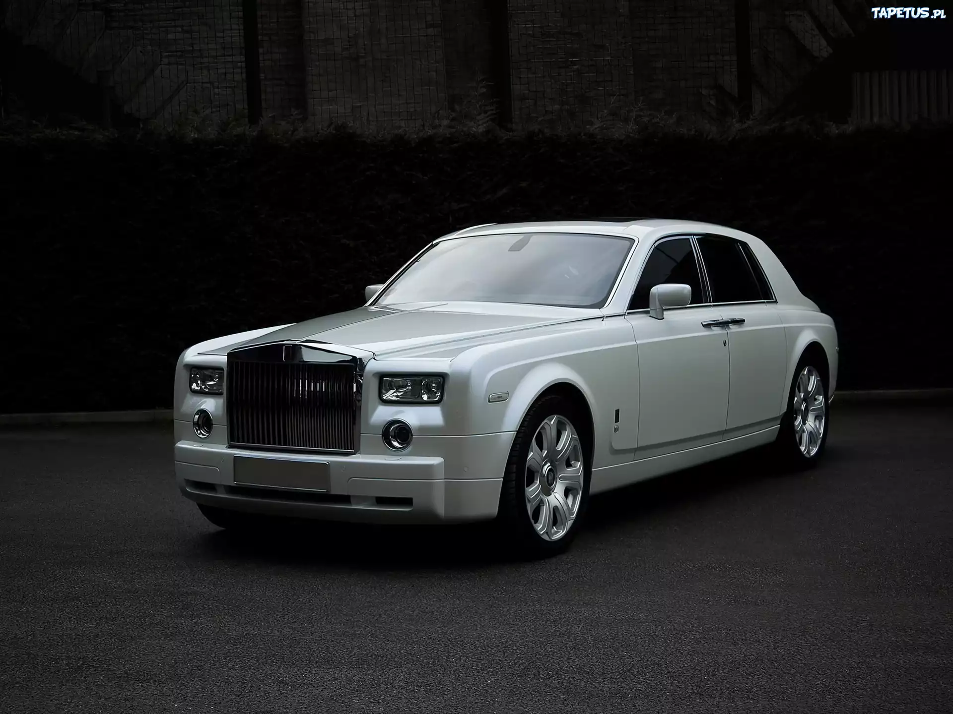 Rolls-Royce Phantom, Masywny, Zderzak