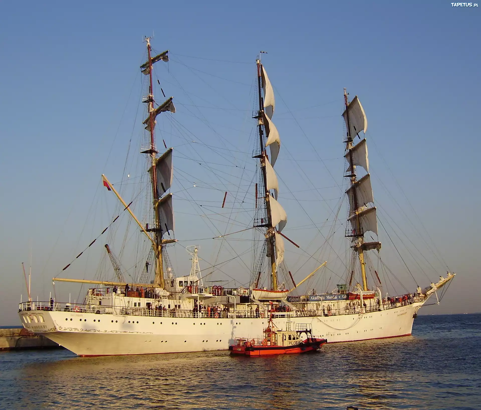Żaglowiec, Dar Młodzieży