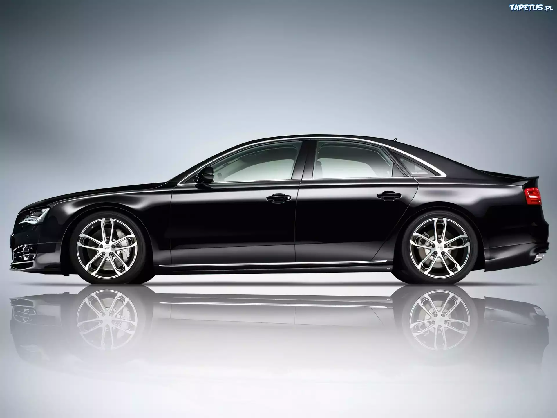 Czarne, Audi A8 D4