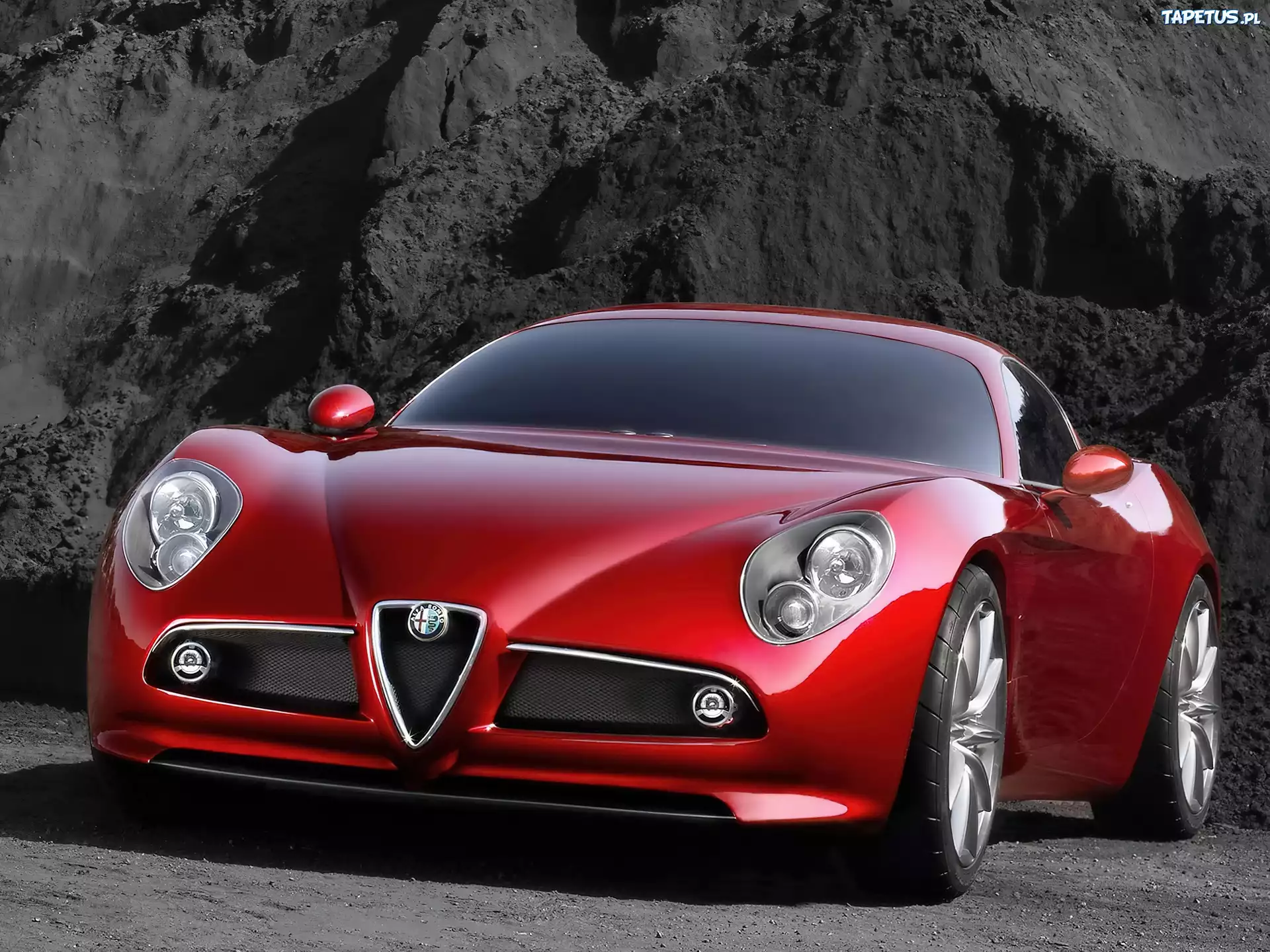 Alfa Romeo 8C Competizione, Halogeny, Szyba