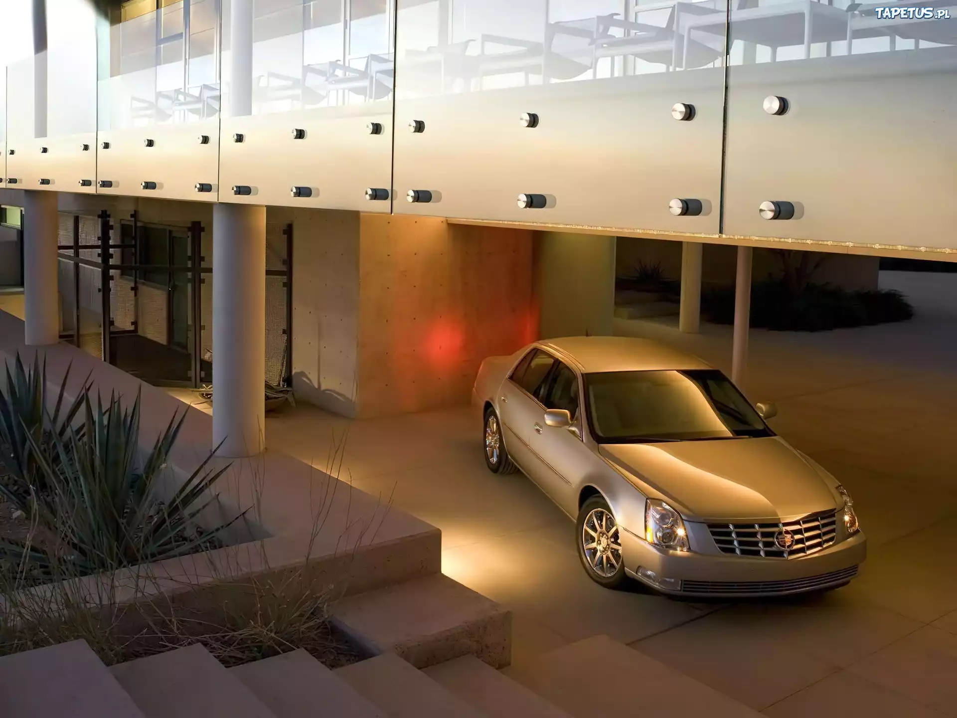 Cadillac DTS, Reklama, Parking