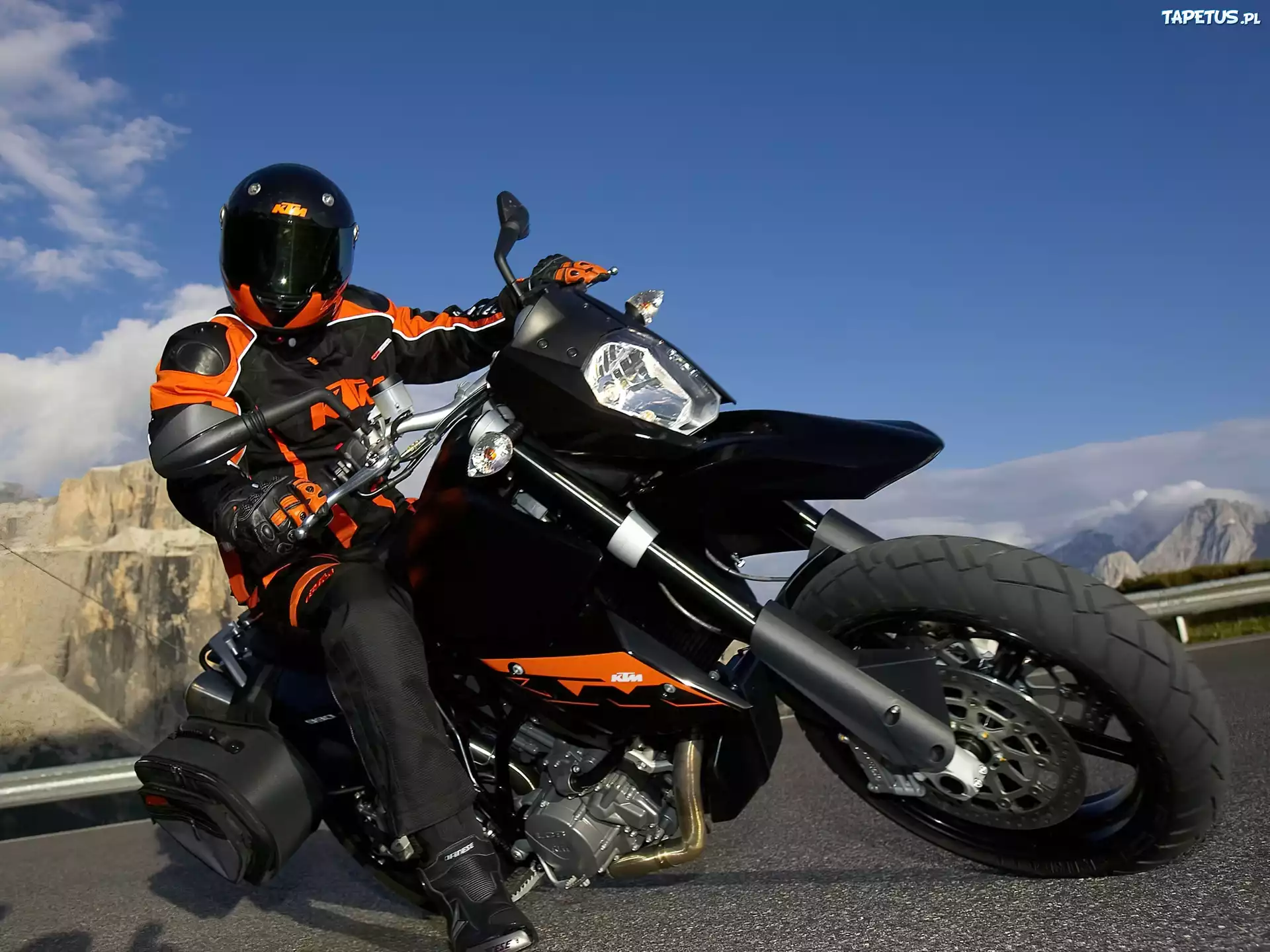 KTM 990 Supermoto, Ostry, Zakręt