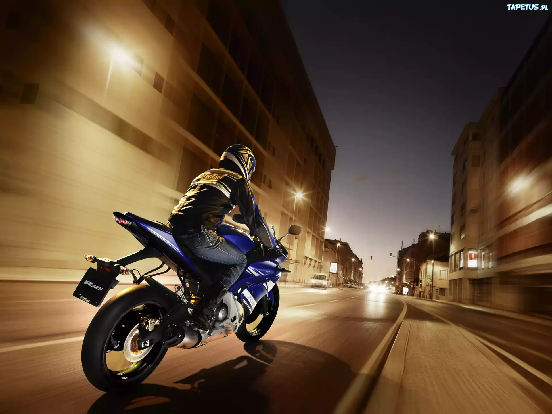 Yamaha R 125, Miasto