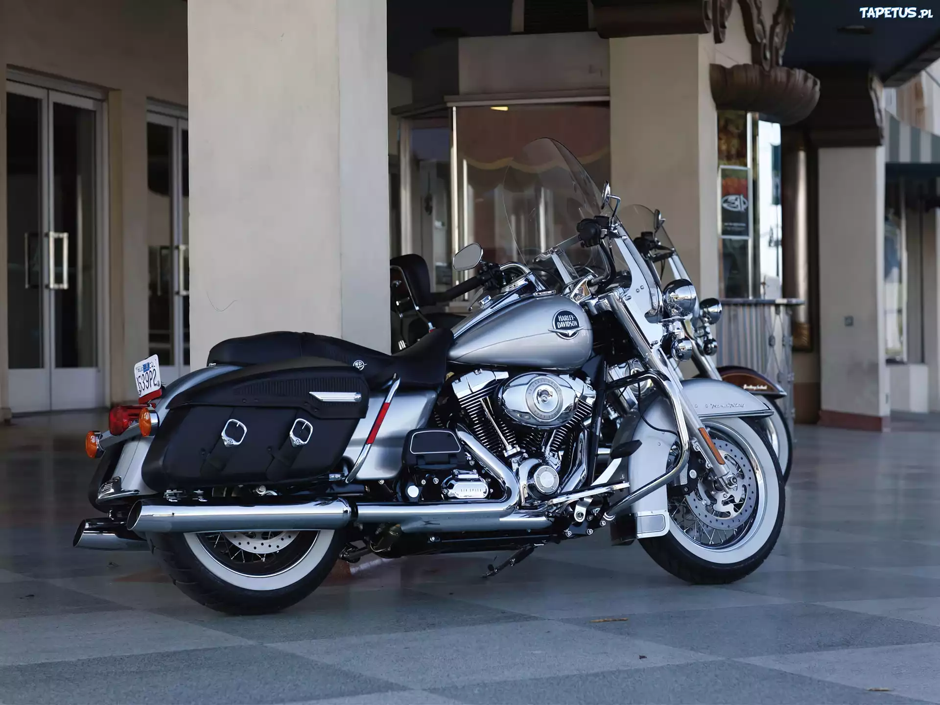 Harley Davidson Road King Classic, Sakwy, Szyba