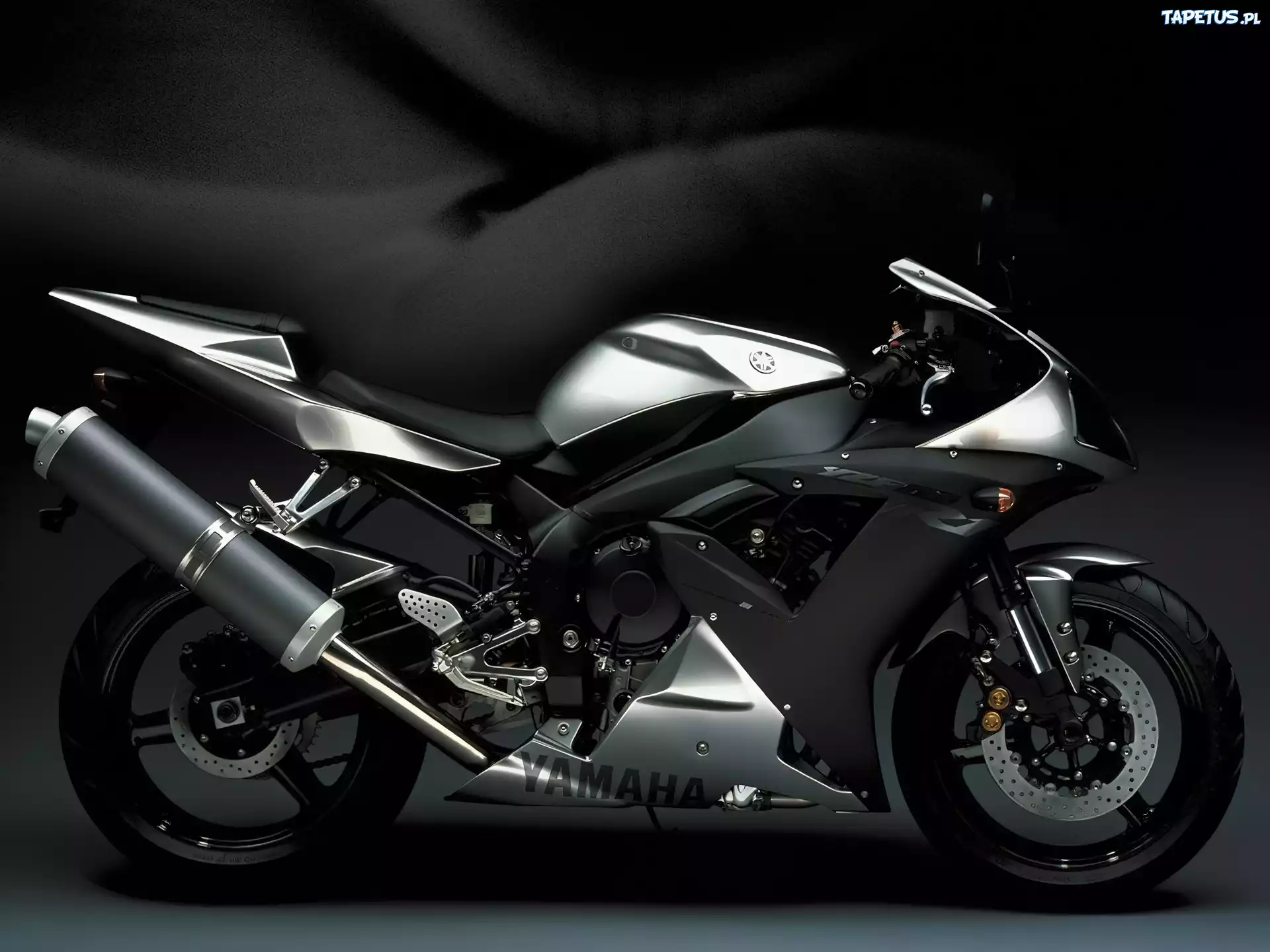 Srebrna, Yamaha R1