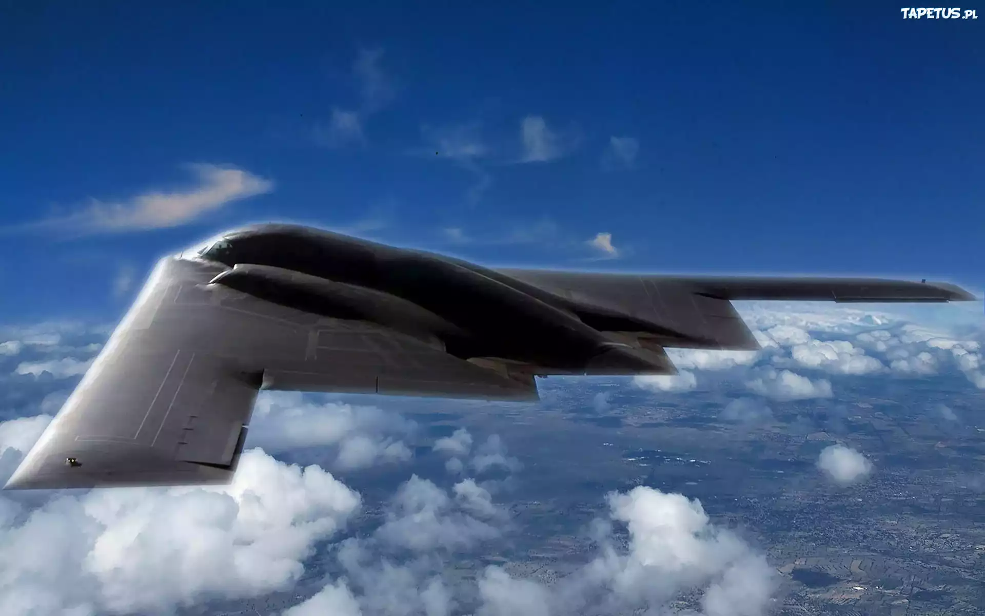 Boeing B-2 Spirit, Nad, Chmurami