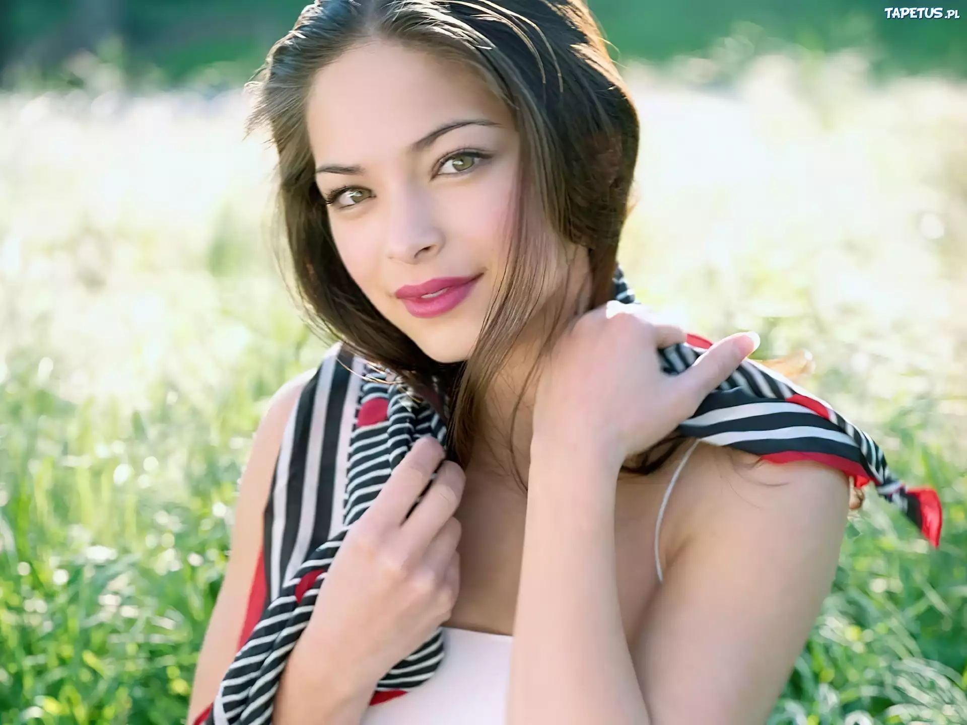 Kristin Kreuk, Różowe, Usta