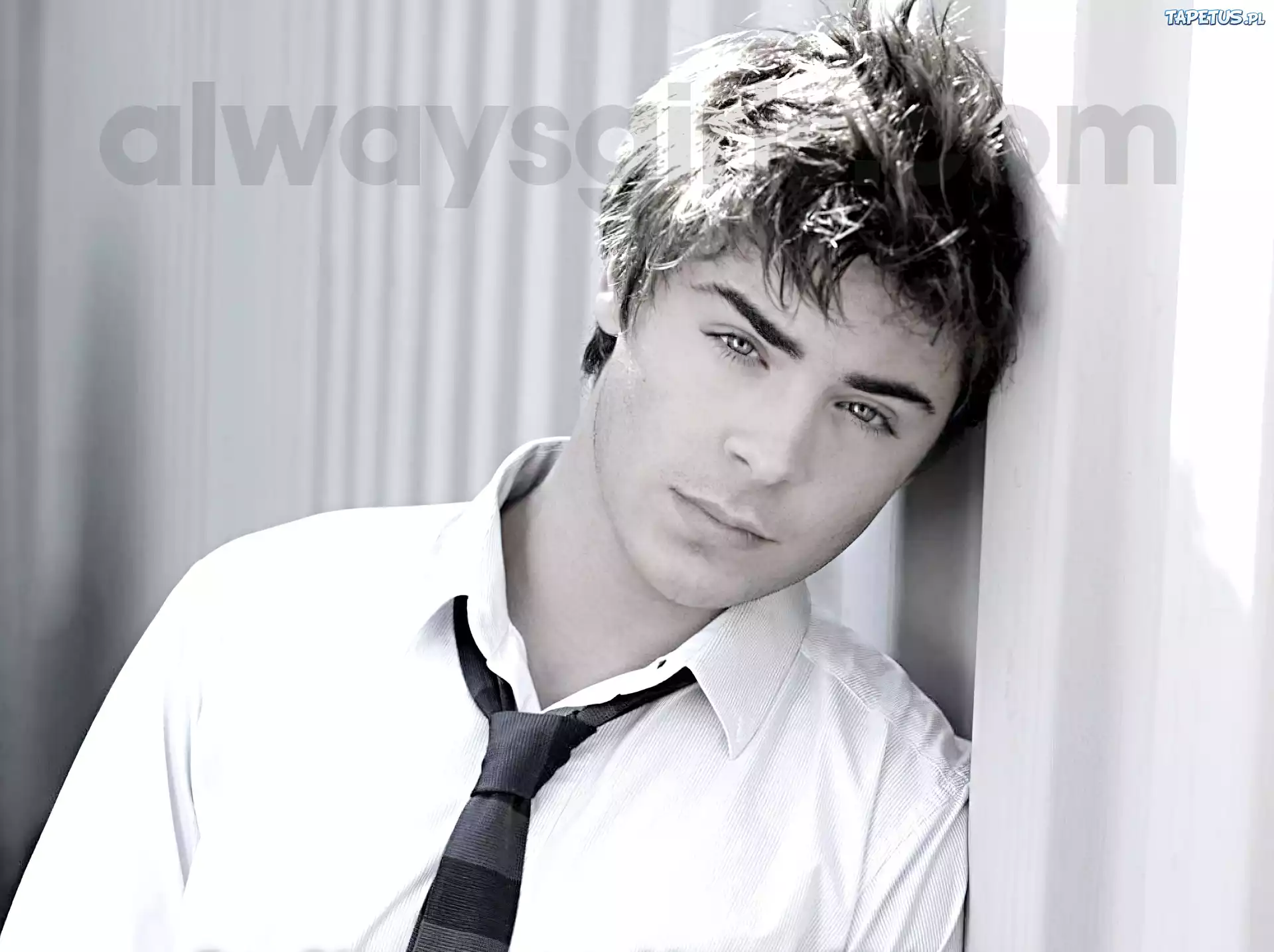 Zac Efron, Biała, Koszula, Krawat