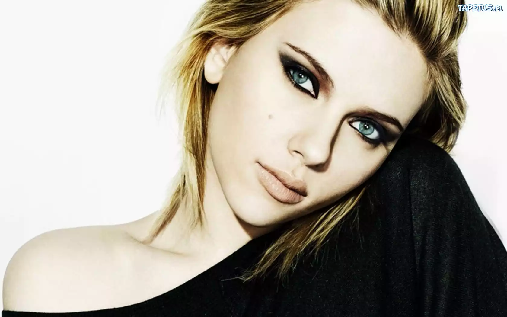 Scarlett Johansson, Kocie, Oczy