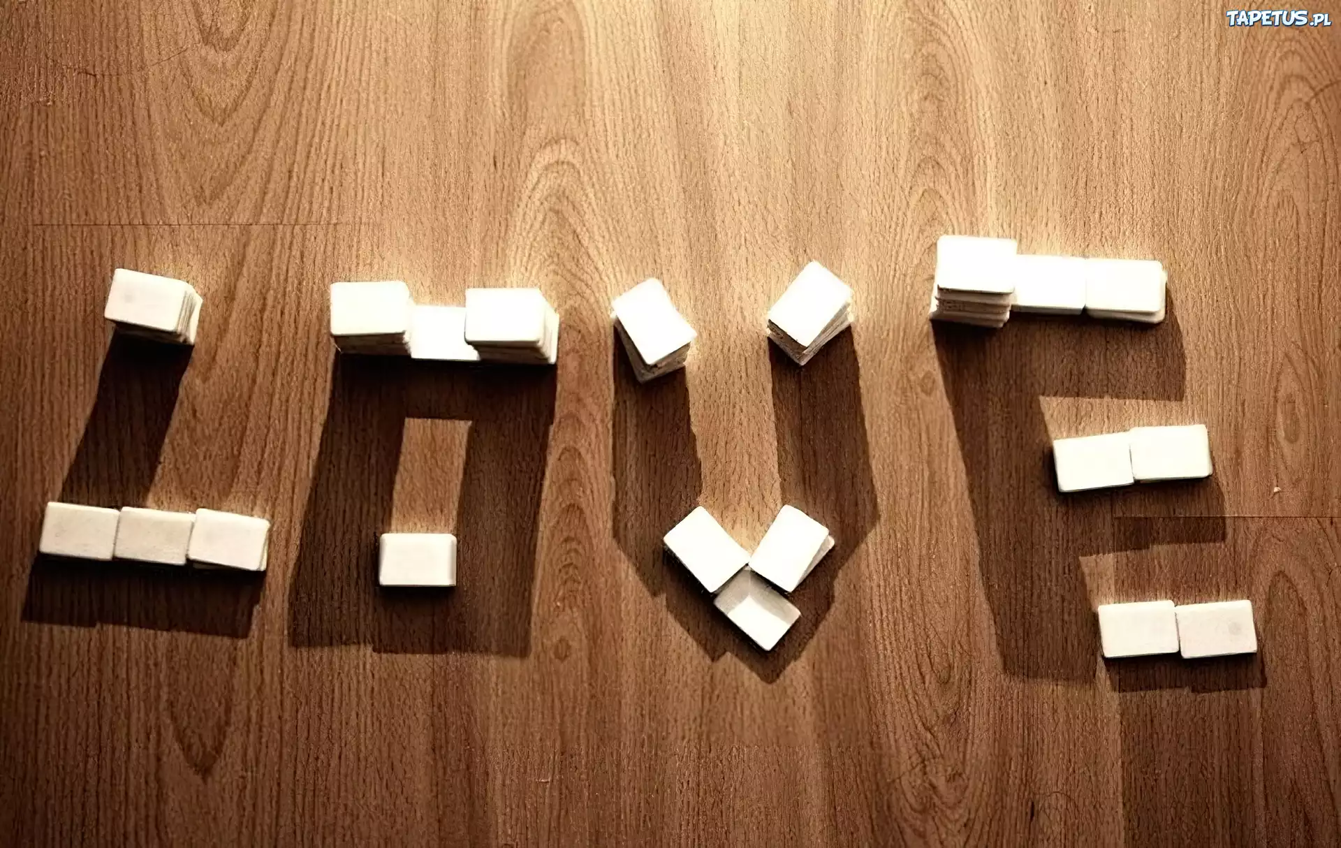 Love, Cień