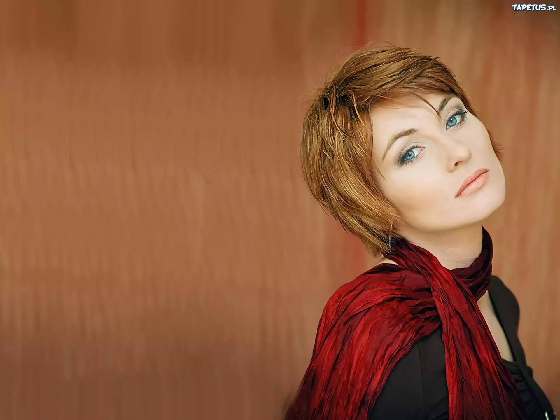 Ilona Wrońska, Czerwony, Szal