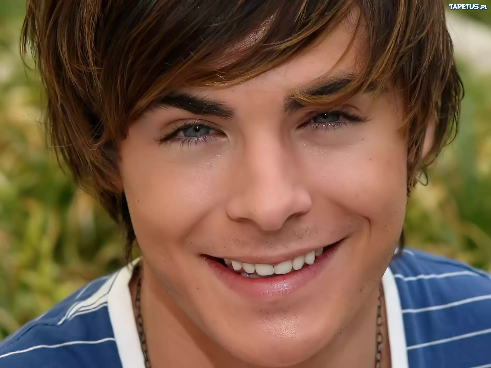 Zac Efron, Uśmiech