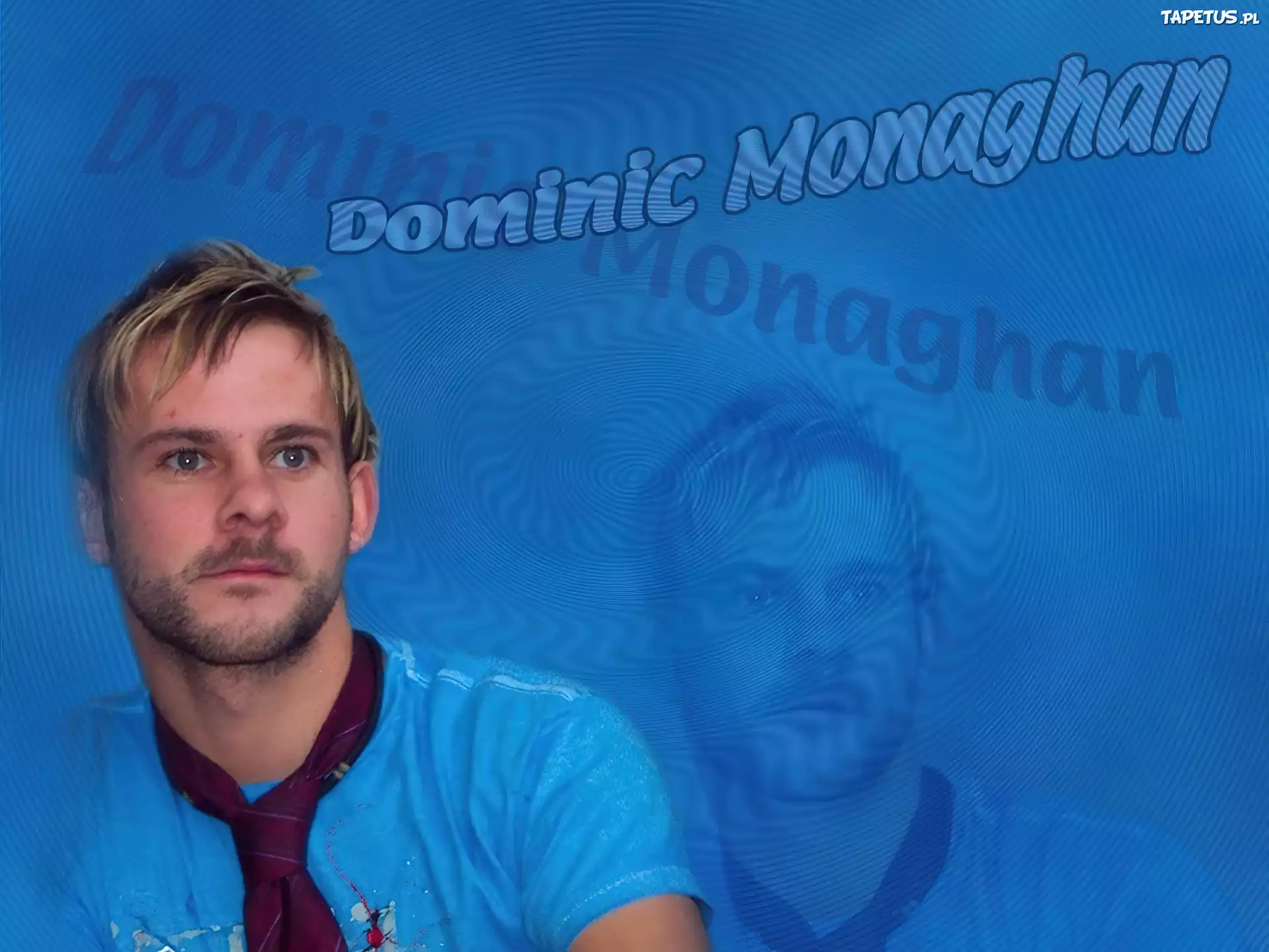 Dominic Monaghan, t-shirt, krawat