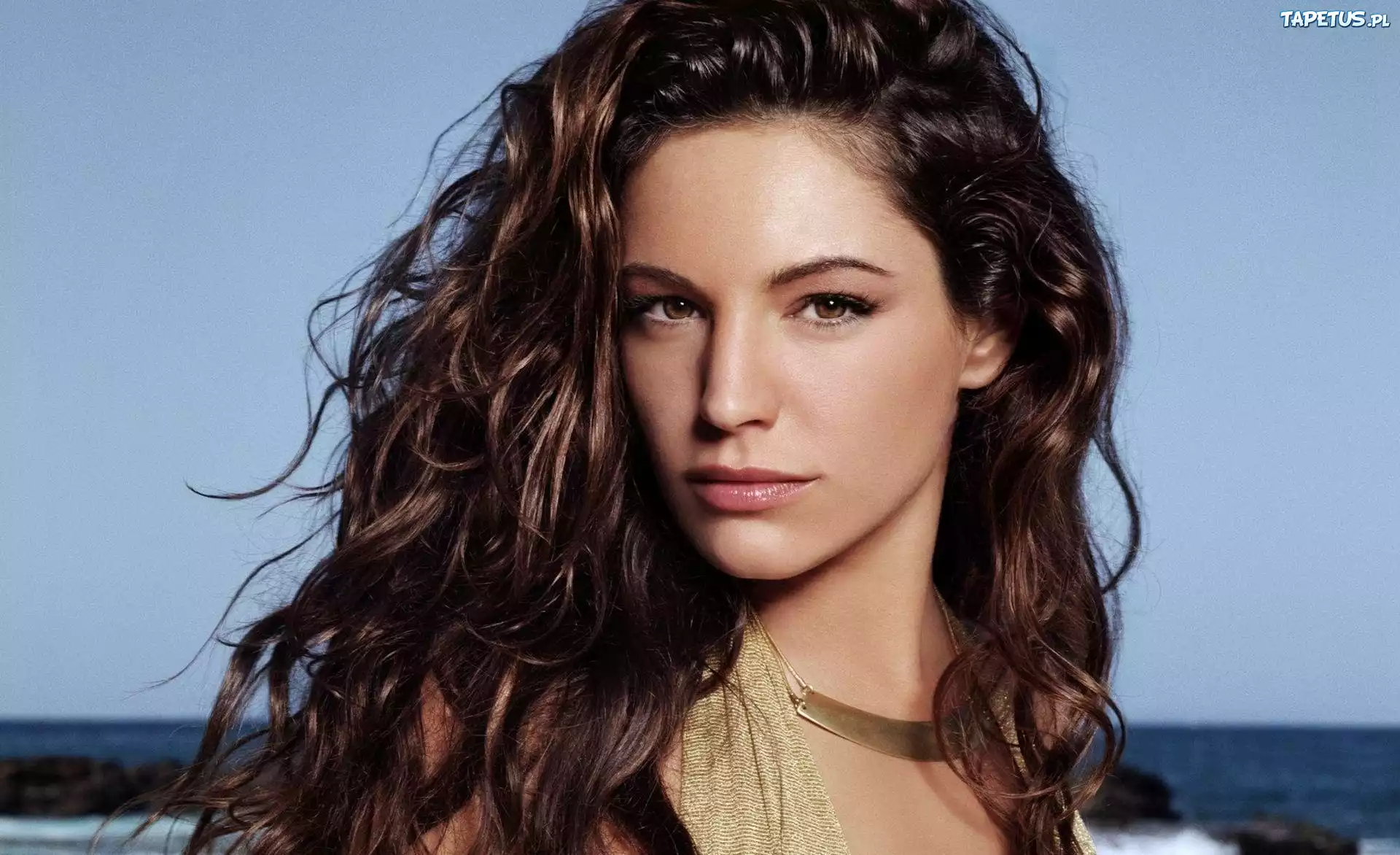 Kelly Brook, Ponętne, Spojrzenie