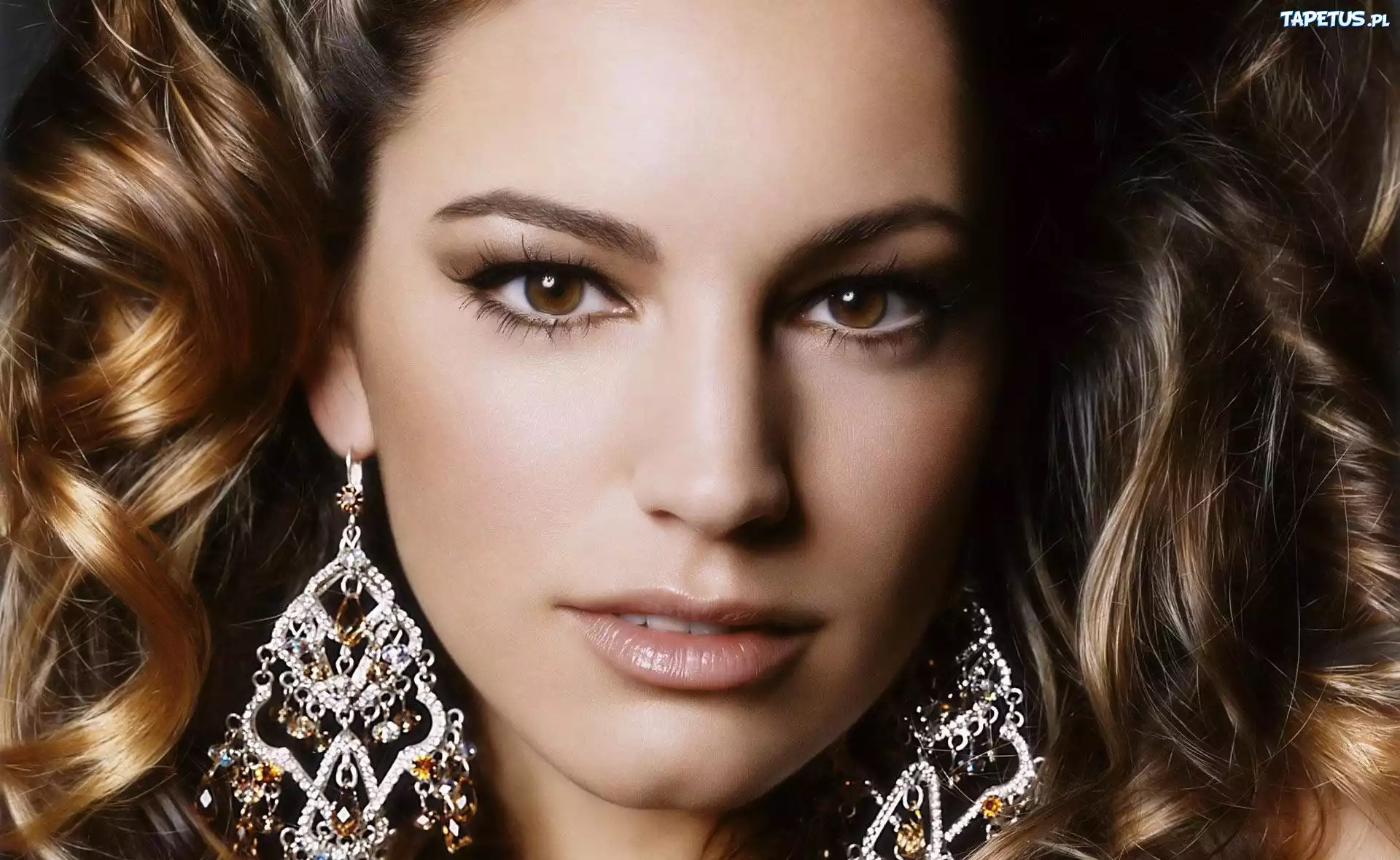 Kelly Brook, Kolczyki