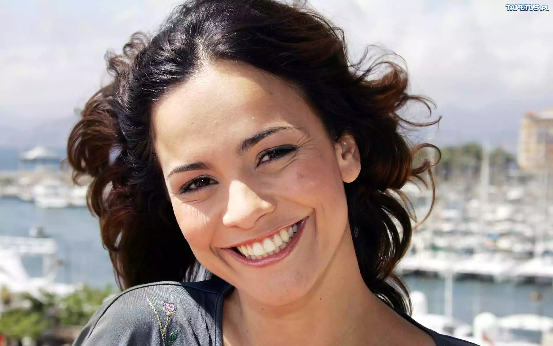 Aktorka, Alice Braga, Uśmiech