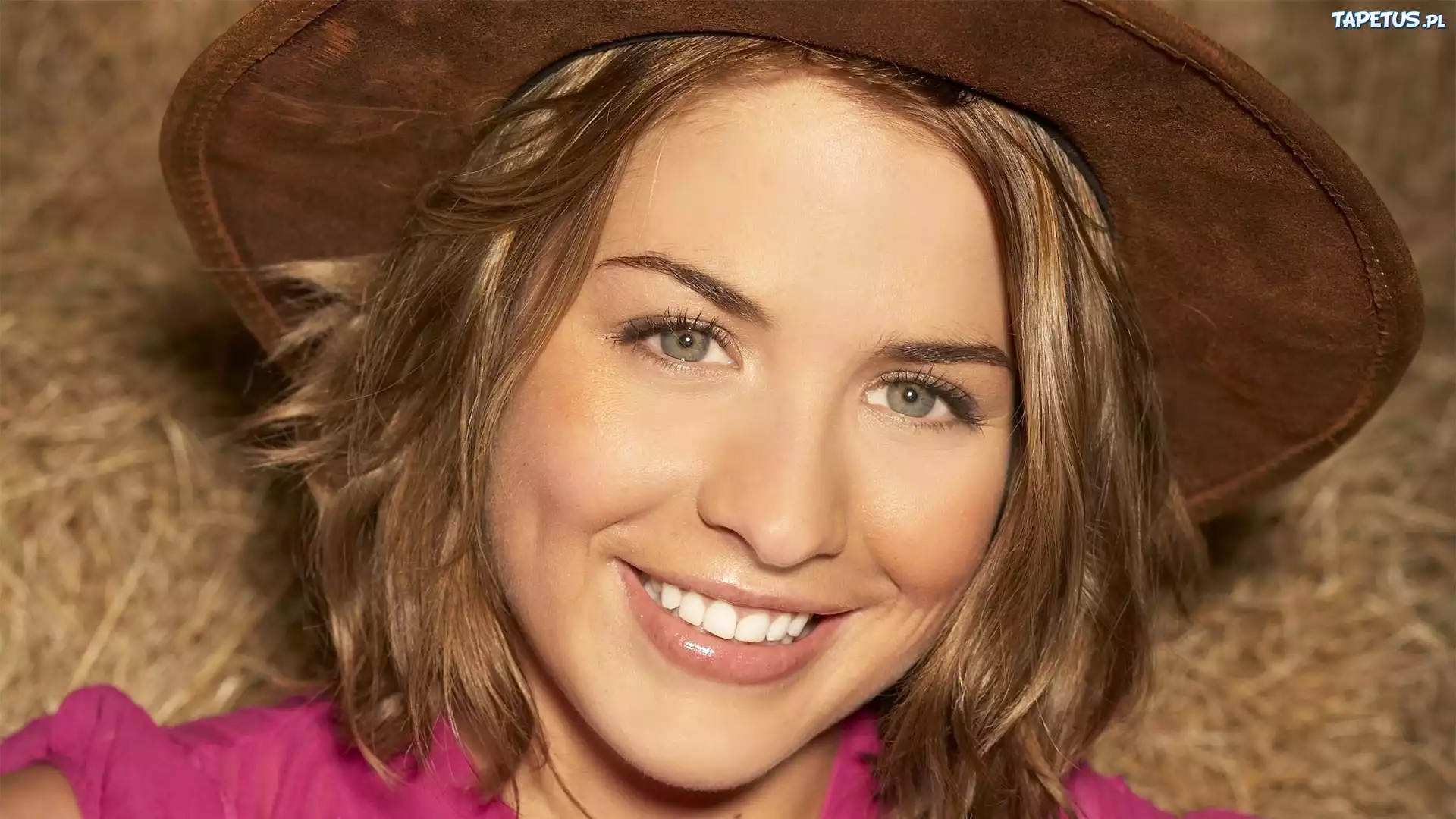 Uśmiechnięta, Gemma Atkinson