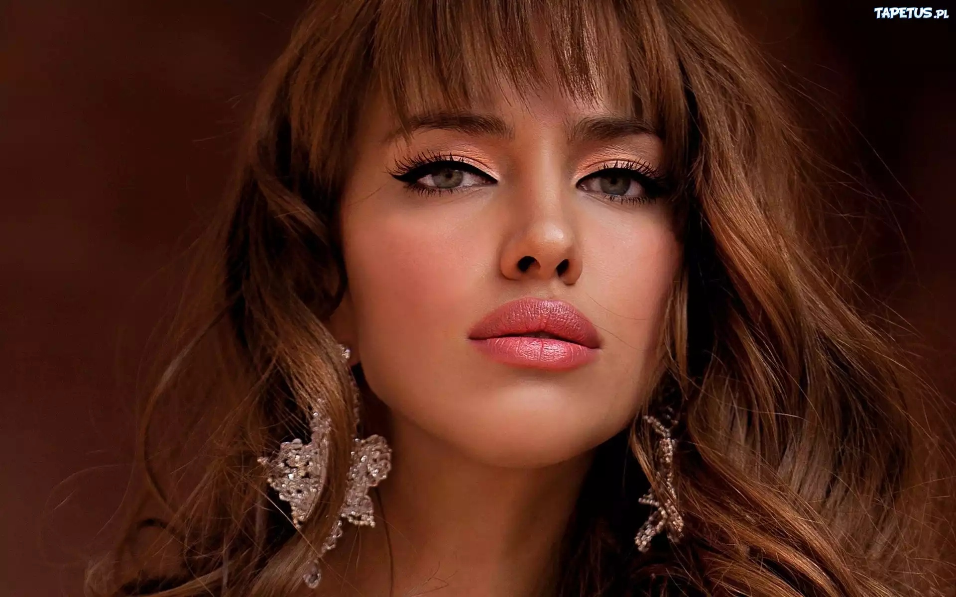 Irina Shayk, Usta, Kolczyki