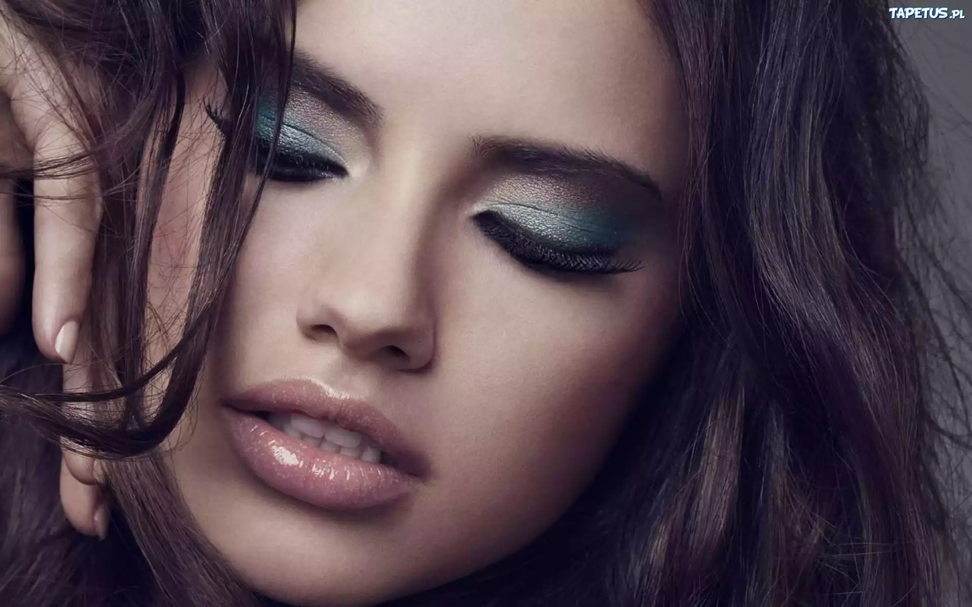 Adriana Lima, Twarz