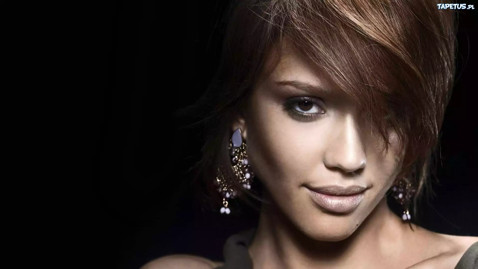 Jessica Alba, Kolczyki