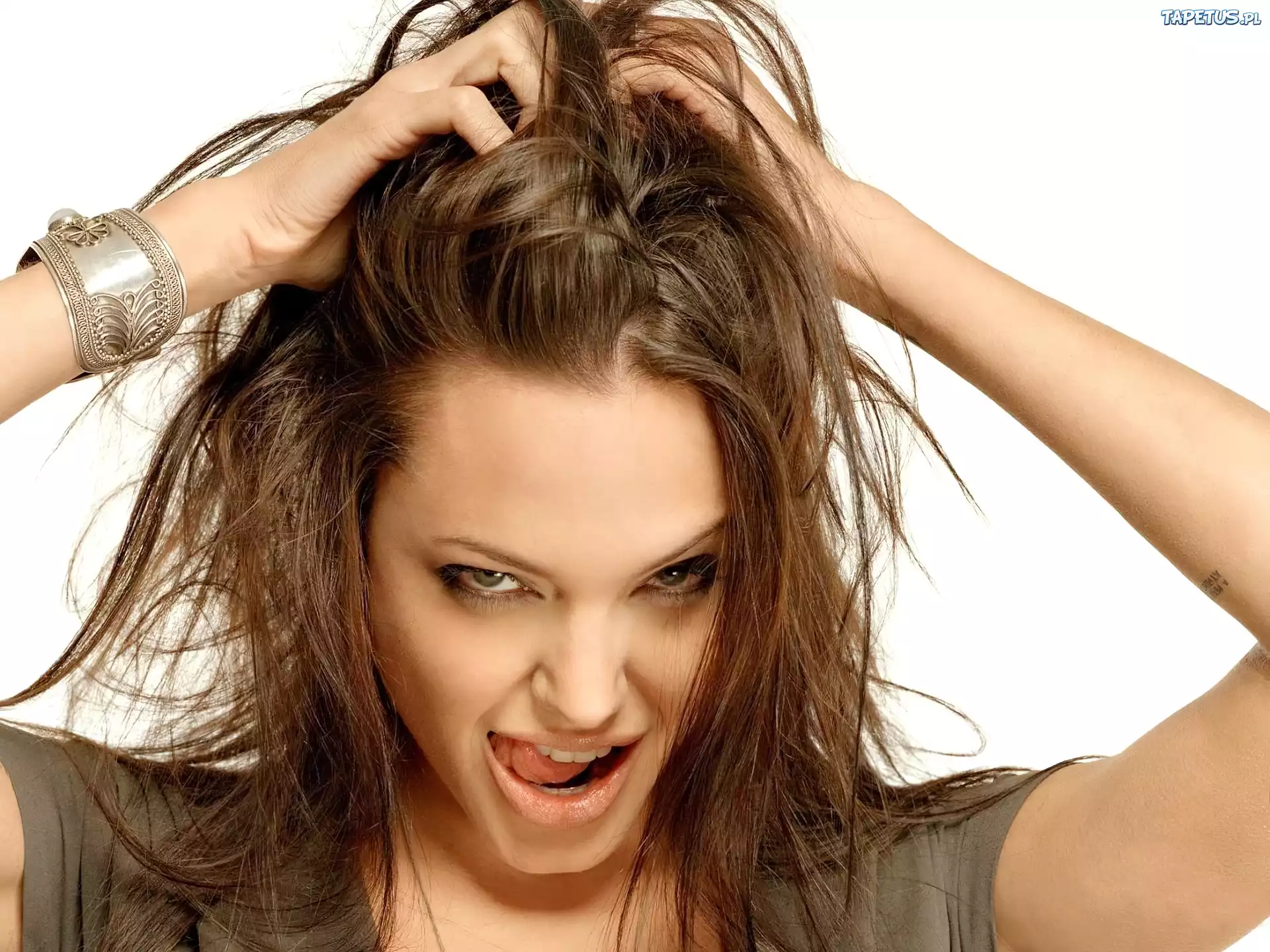 Angelina Jolie, Ręce, Włosy