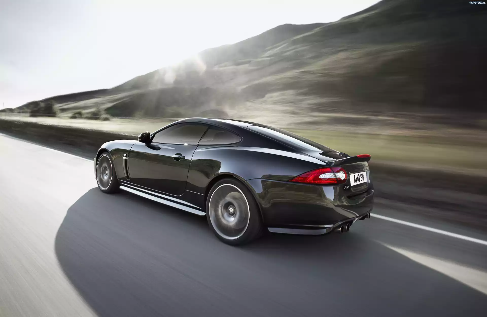 Czarny, Jaguar XKR, Droga