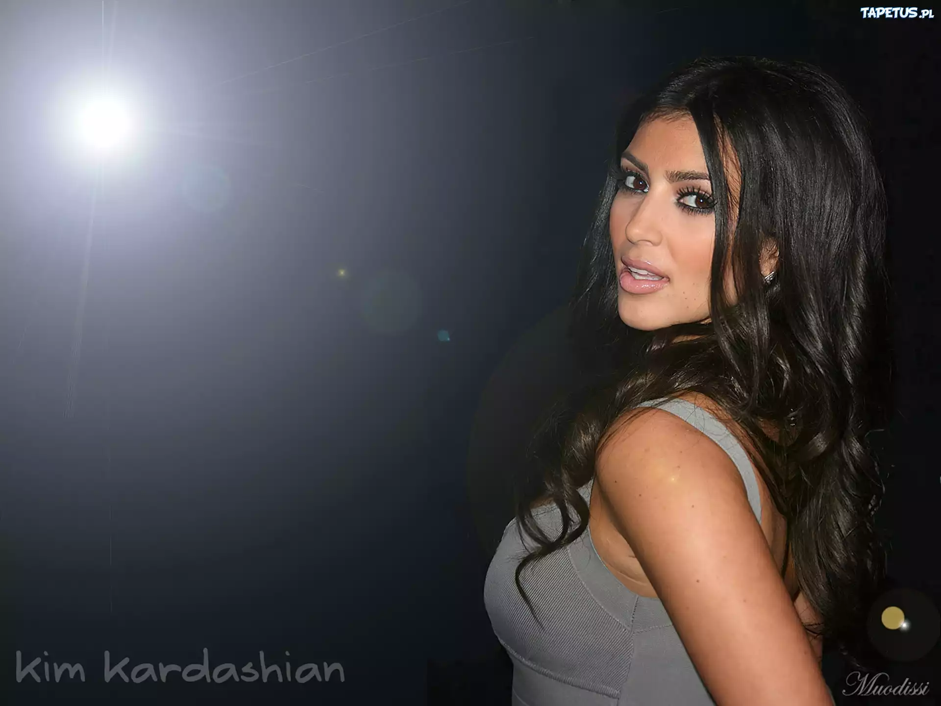 Kim Kardashian,światło , spojrzenie , usta