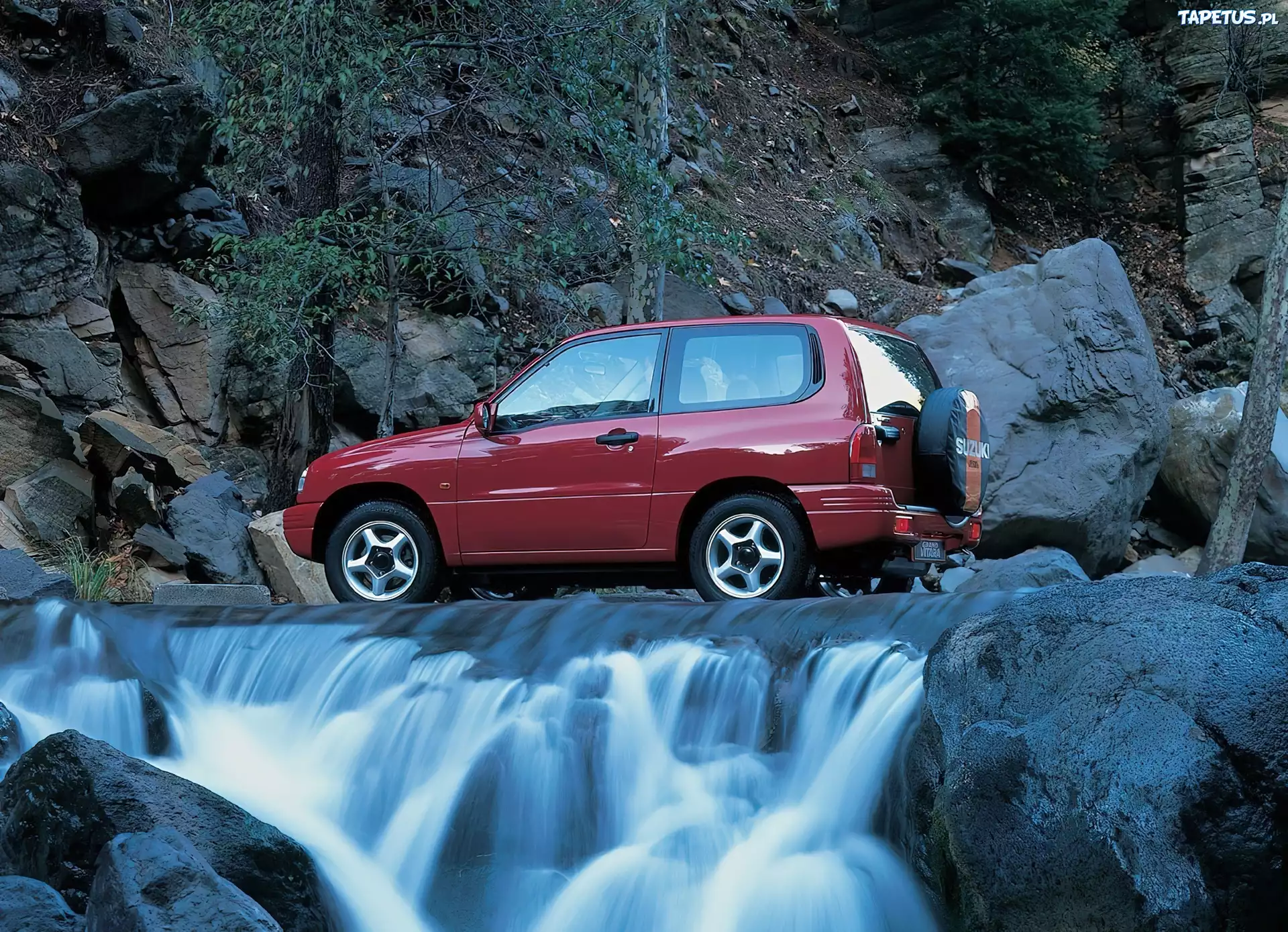 Suzuki Grand Vitara, Wodospad