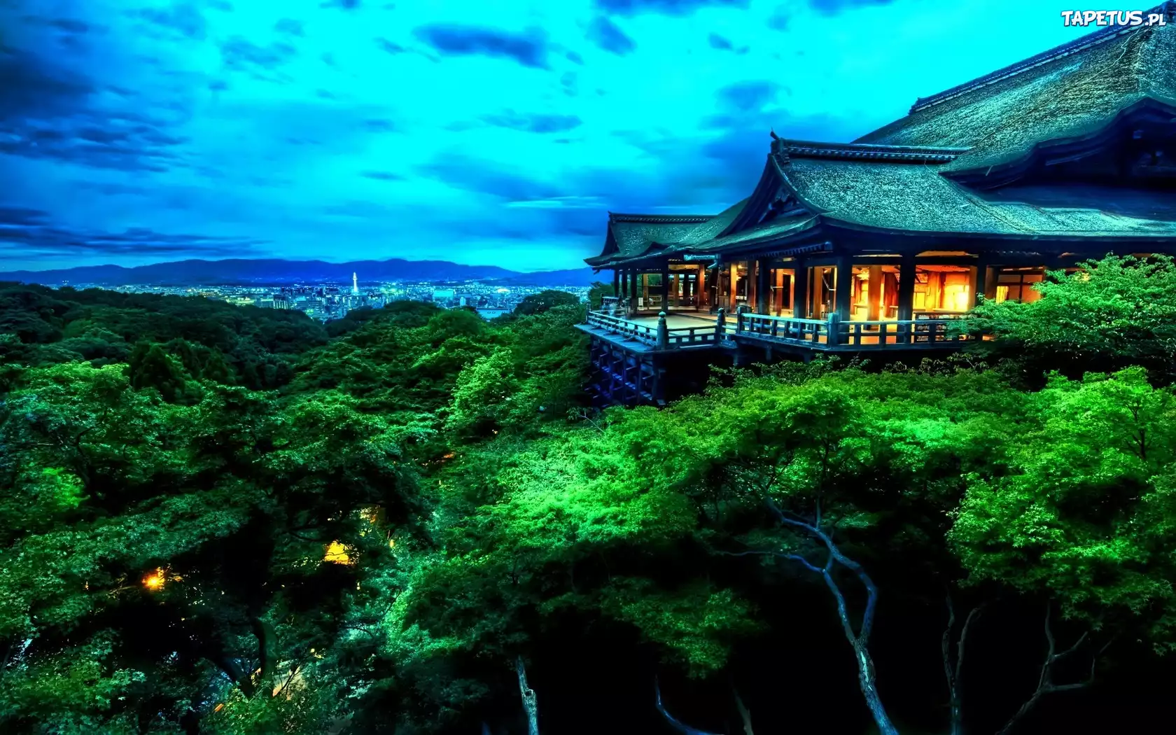Dom, W, Japoni