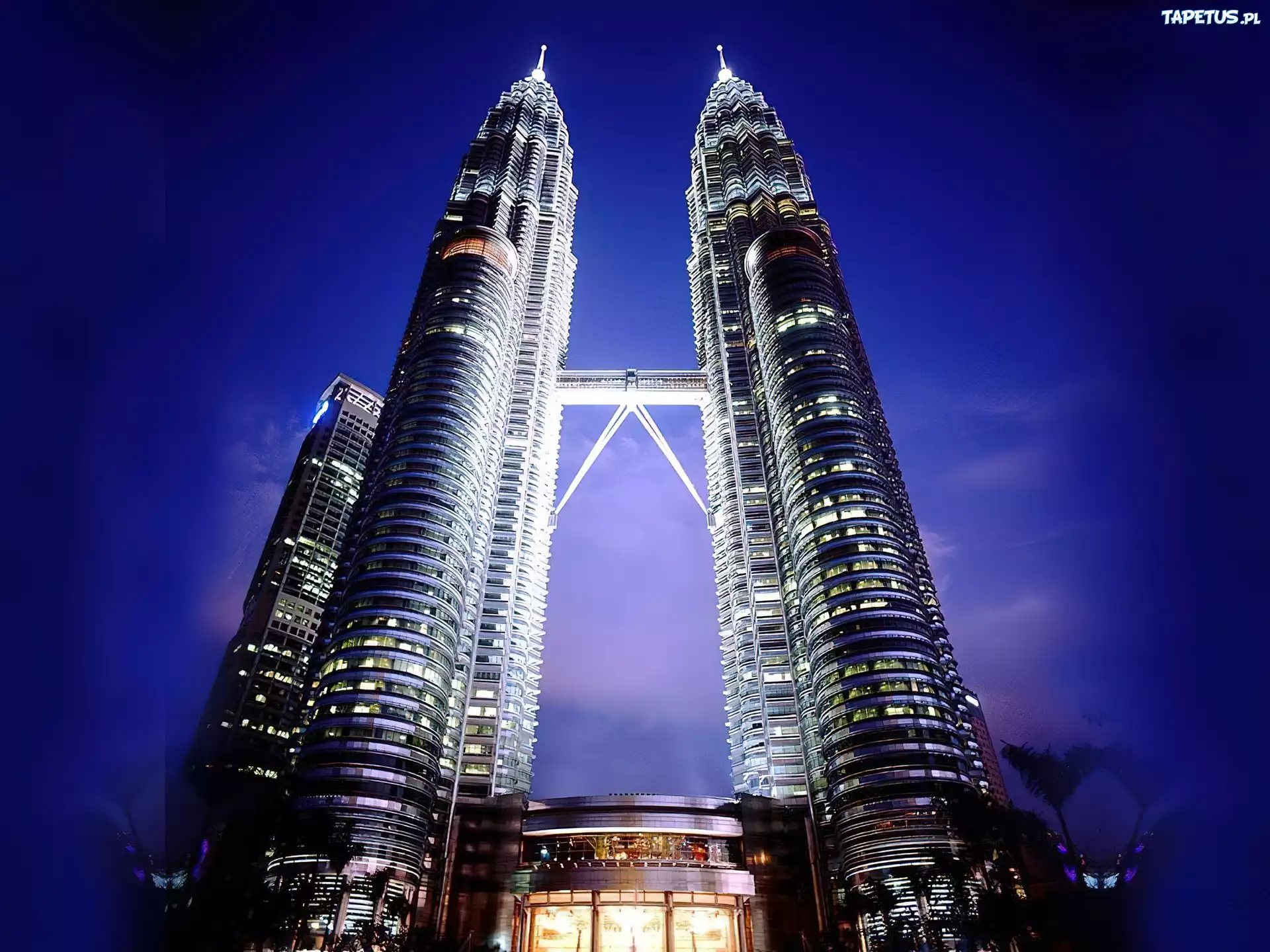 Petronas, Towers