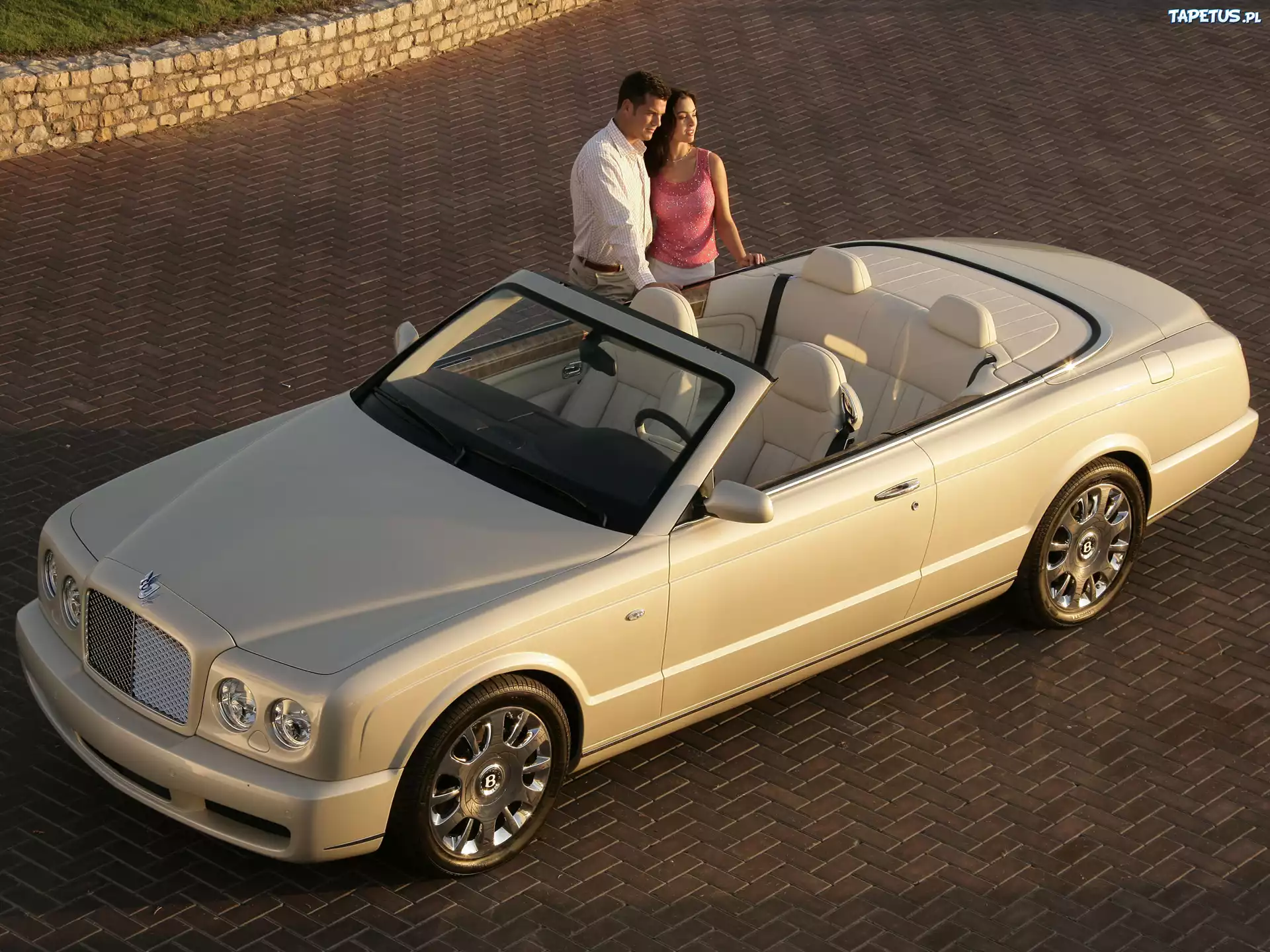 Bentley Azure, Para