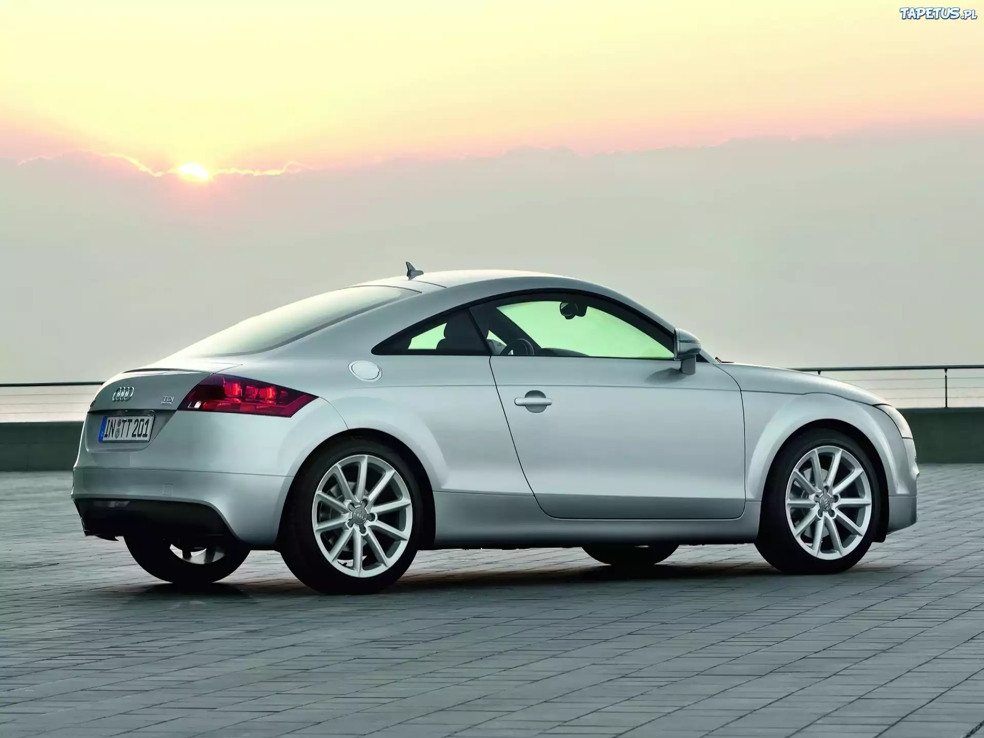 Audi TT, Drzwi, Bok