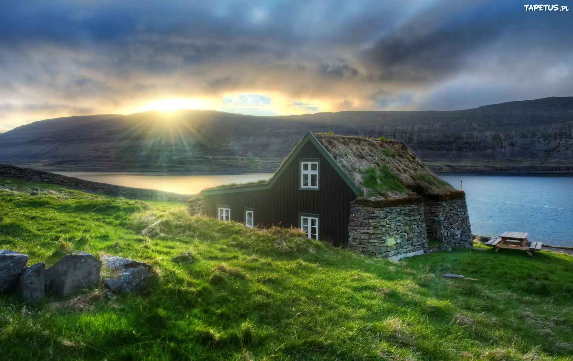Dom, Rzeka, Góry, Loneley, Islandia