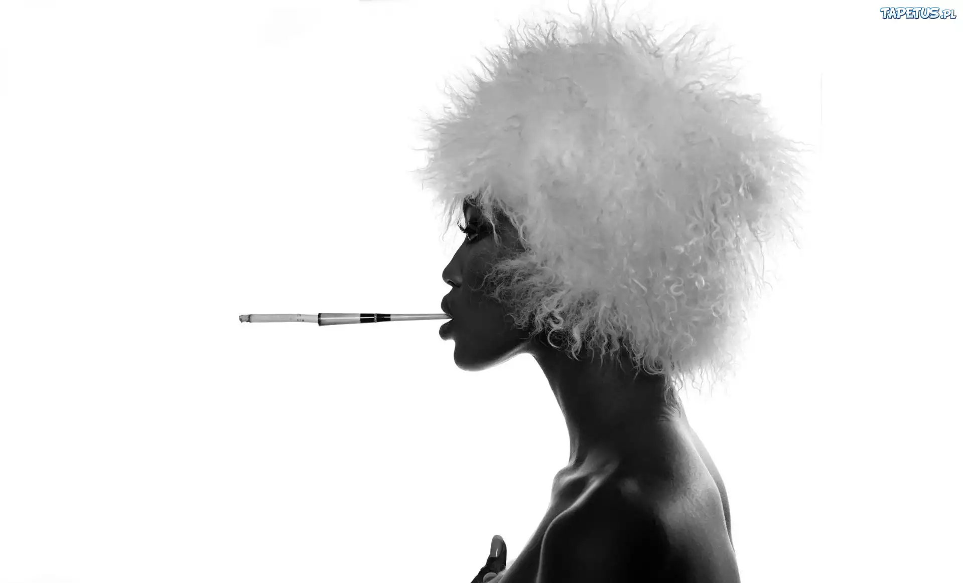 Naomi Campbell, Czapka, Papieros