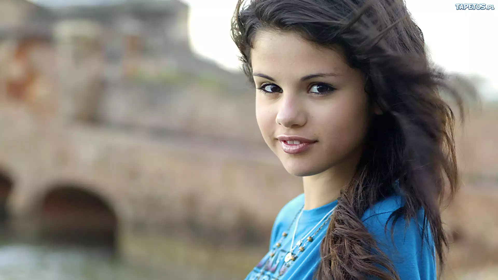 Młoda, Selena Gomez