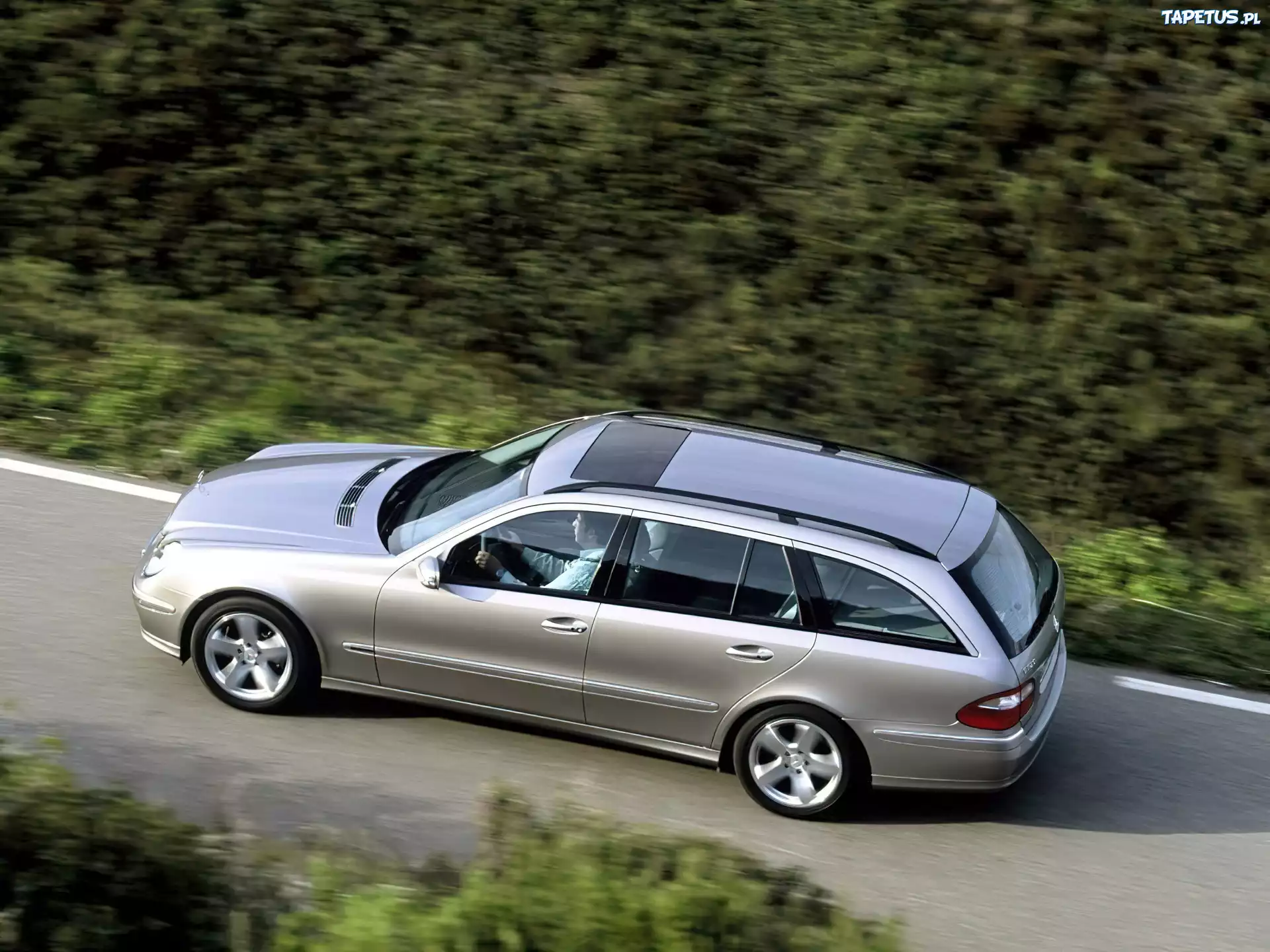 Srebrny, Mercedes E