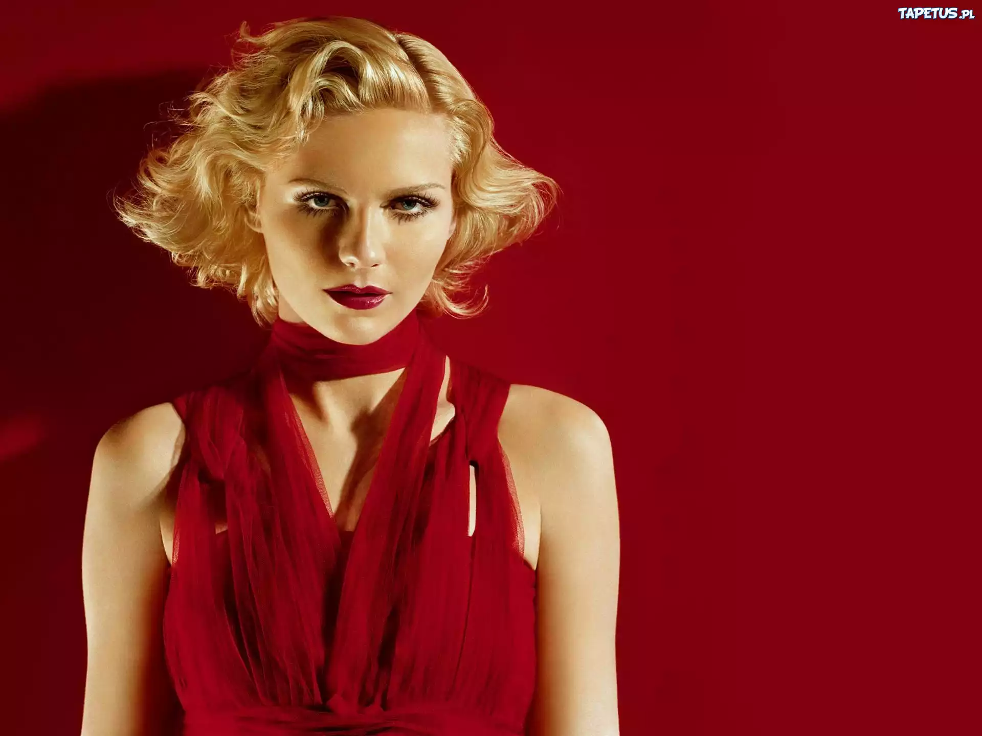 Kirsten Dunst, Czerwone, Dodatki
