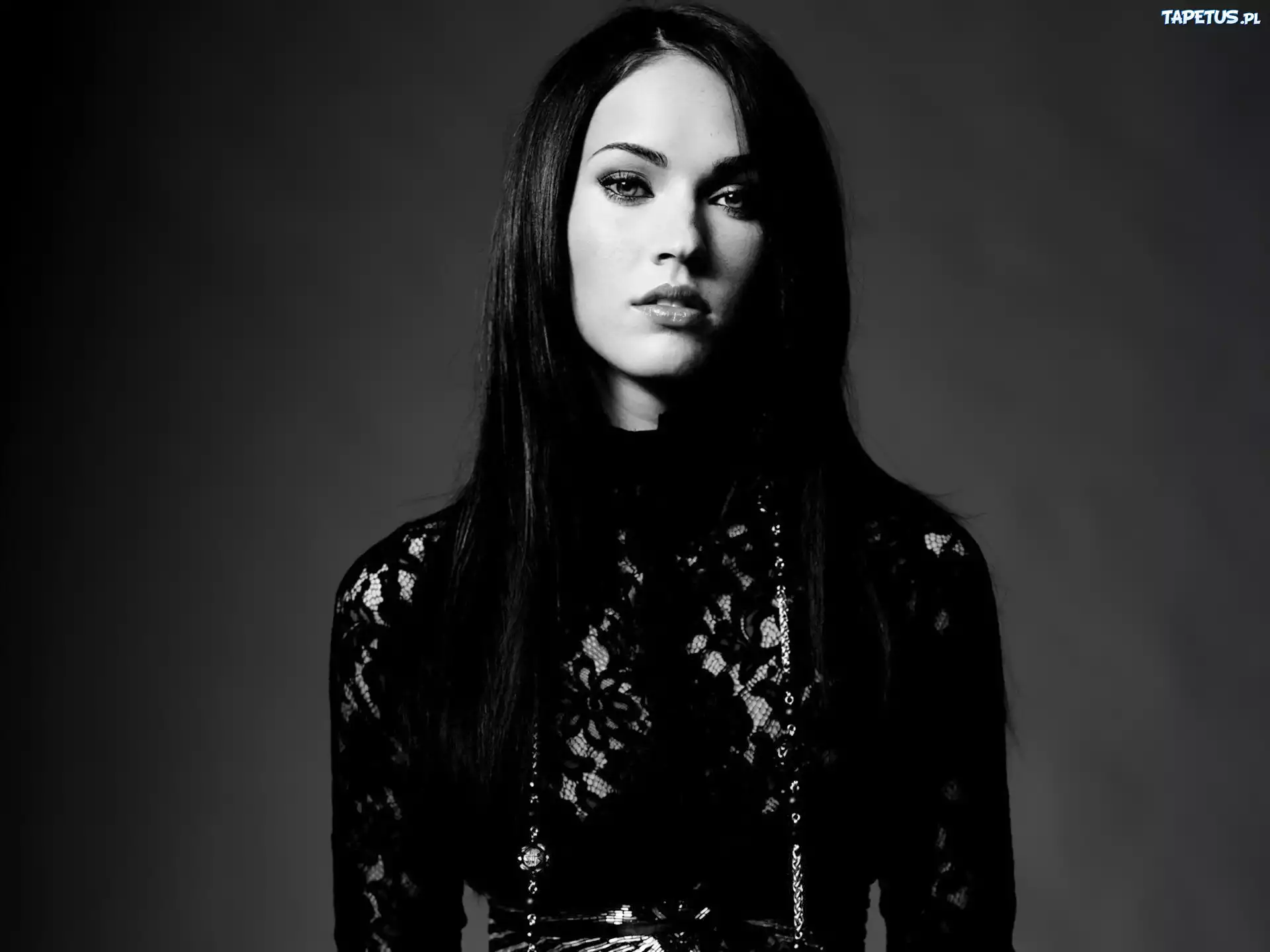 Megan Fox, Czarny, Kostium