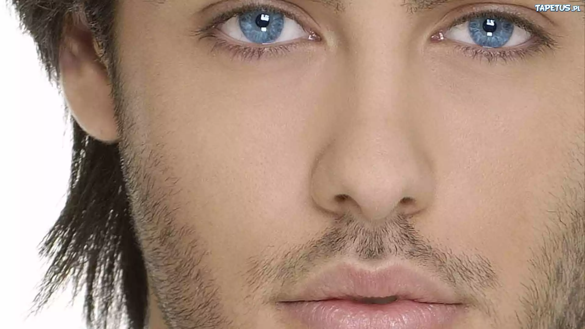 Голубоглазого мужа. Никос Мартакис. Костас Мартакис с голубыми глазами. Костас Мартакис голубой. Kostas Martakis глаза.