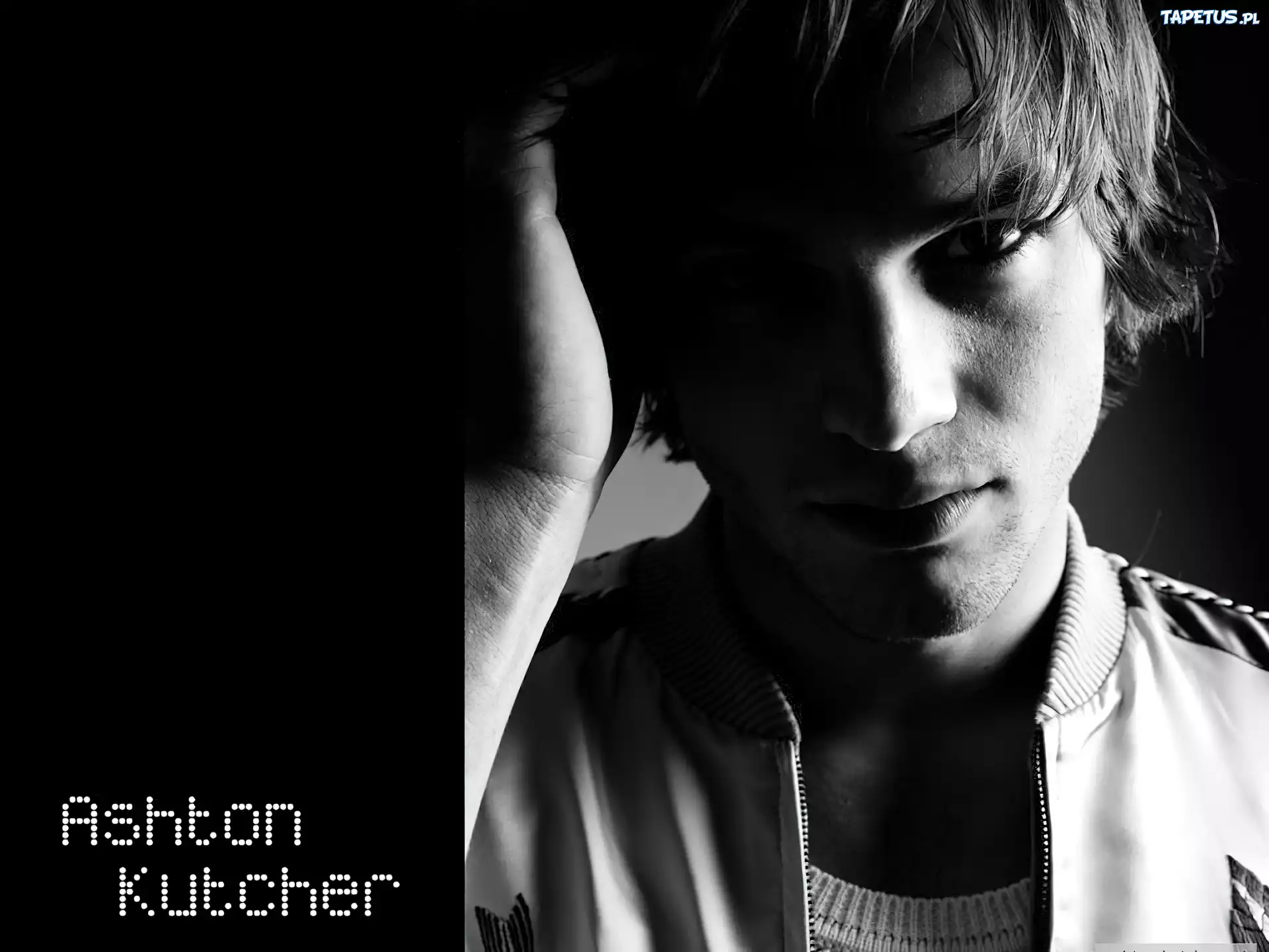 Ashton Kutcher,twarz, ręka