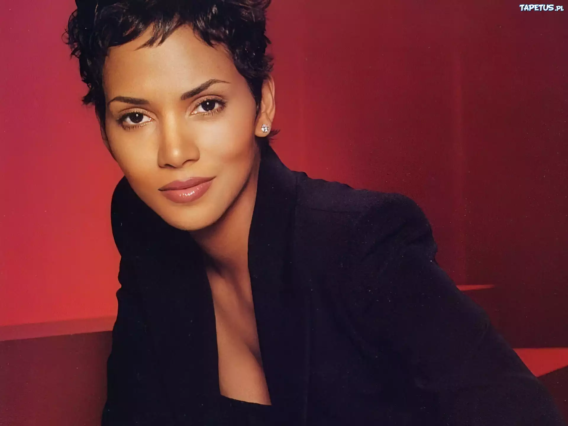 Halle Berry, czarna, marynarka